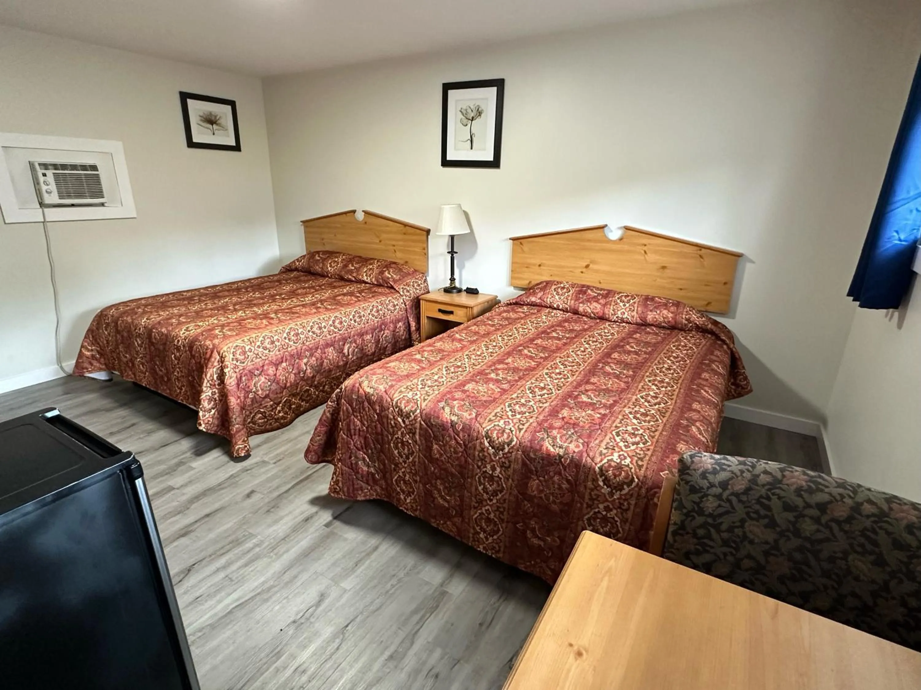 Bedroom, Bed in Oakdell Motel WATERFORD CT