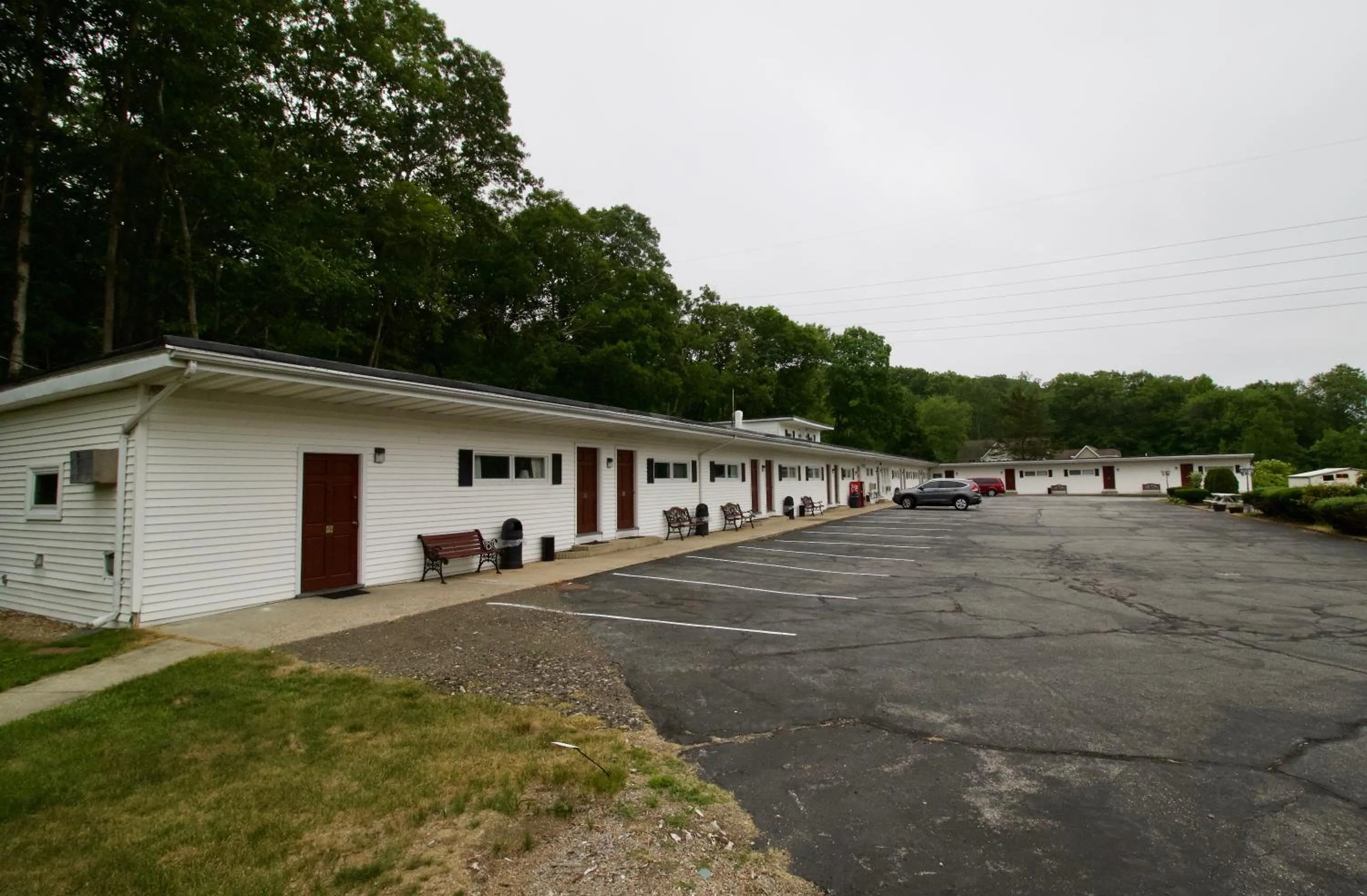 Parking in Oakdell Motel WATERFORD CT
