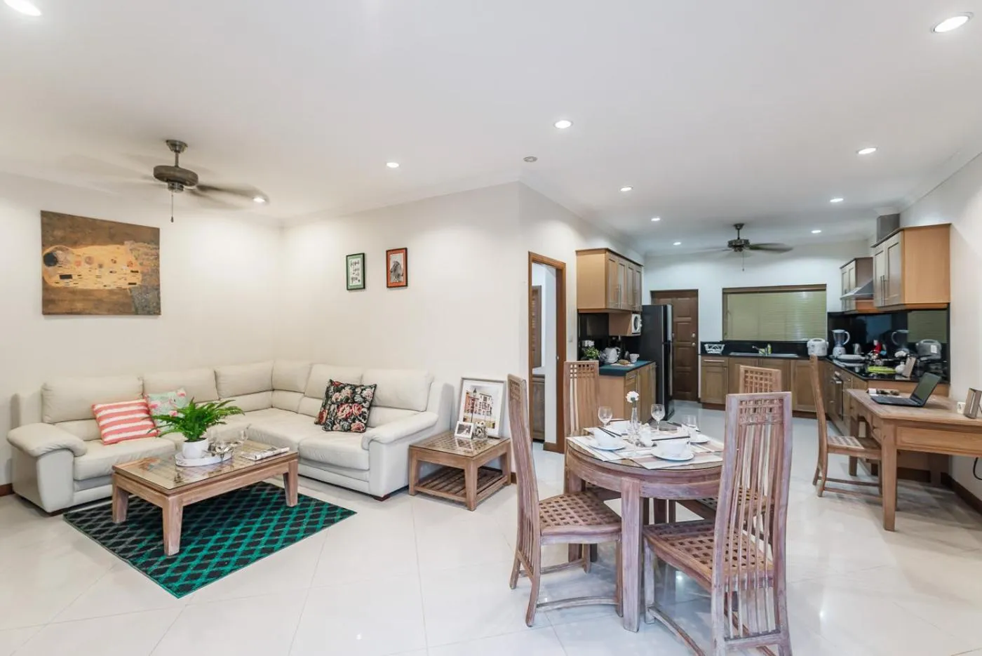 Living room in AnB poolvilla 2BR with private beach in pratamnak