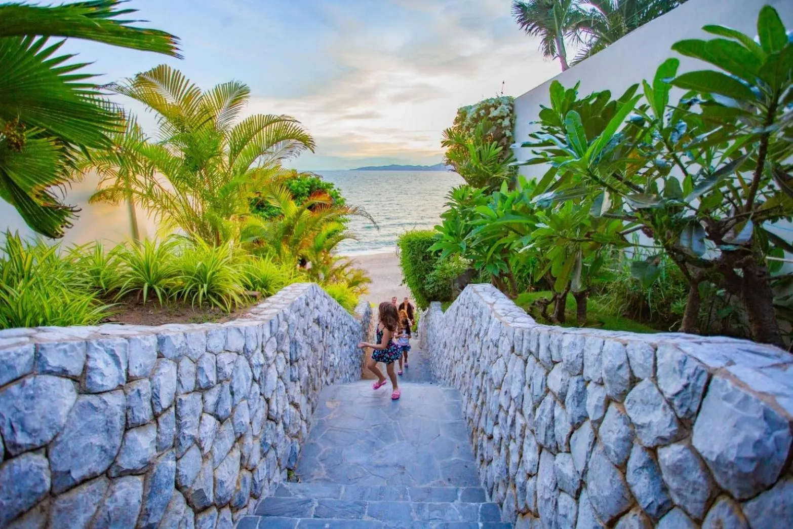 Beach in AnB poolvilla 2BR with private beach in pratamnak