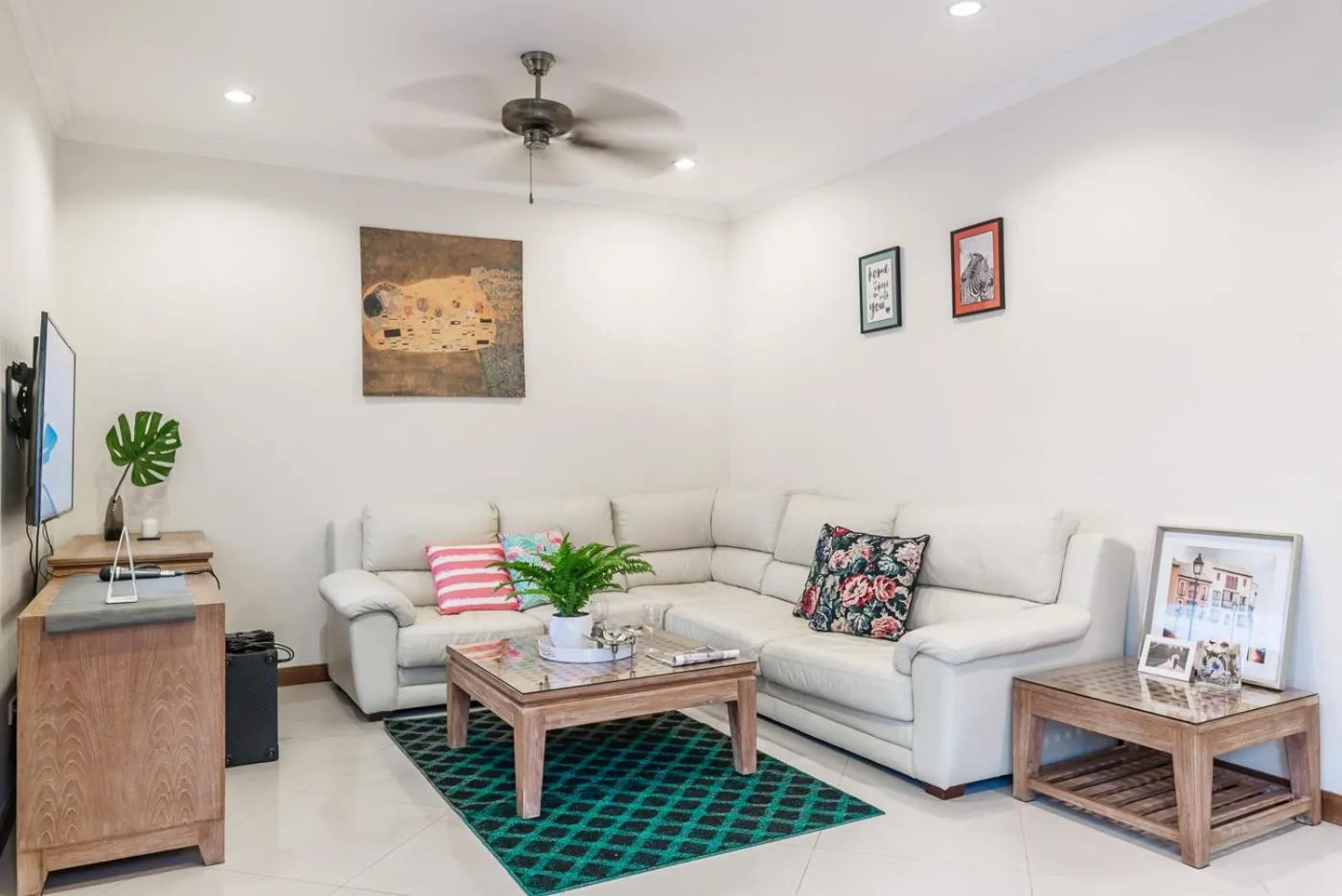 Living room in AnB poolvilla 2BR with private beach in pratamnak