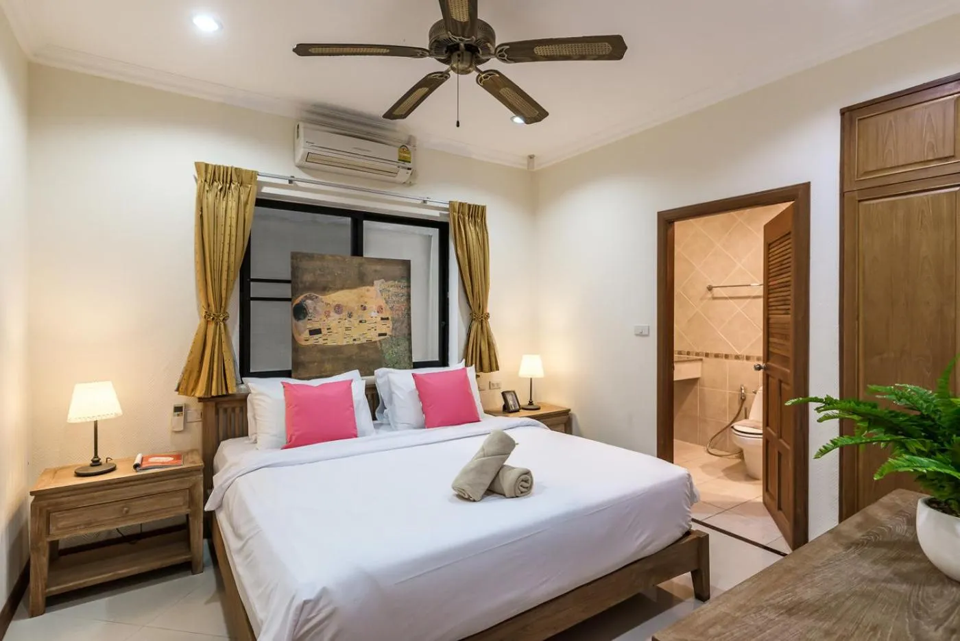 Bedroom, Bed in AnB poolvilla 2BR with private beach in pratamnak