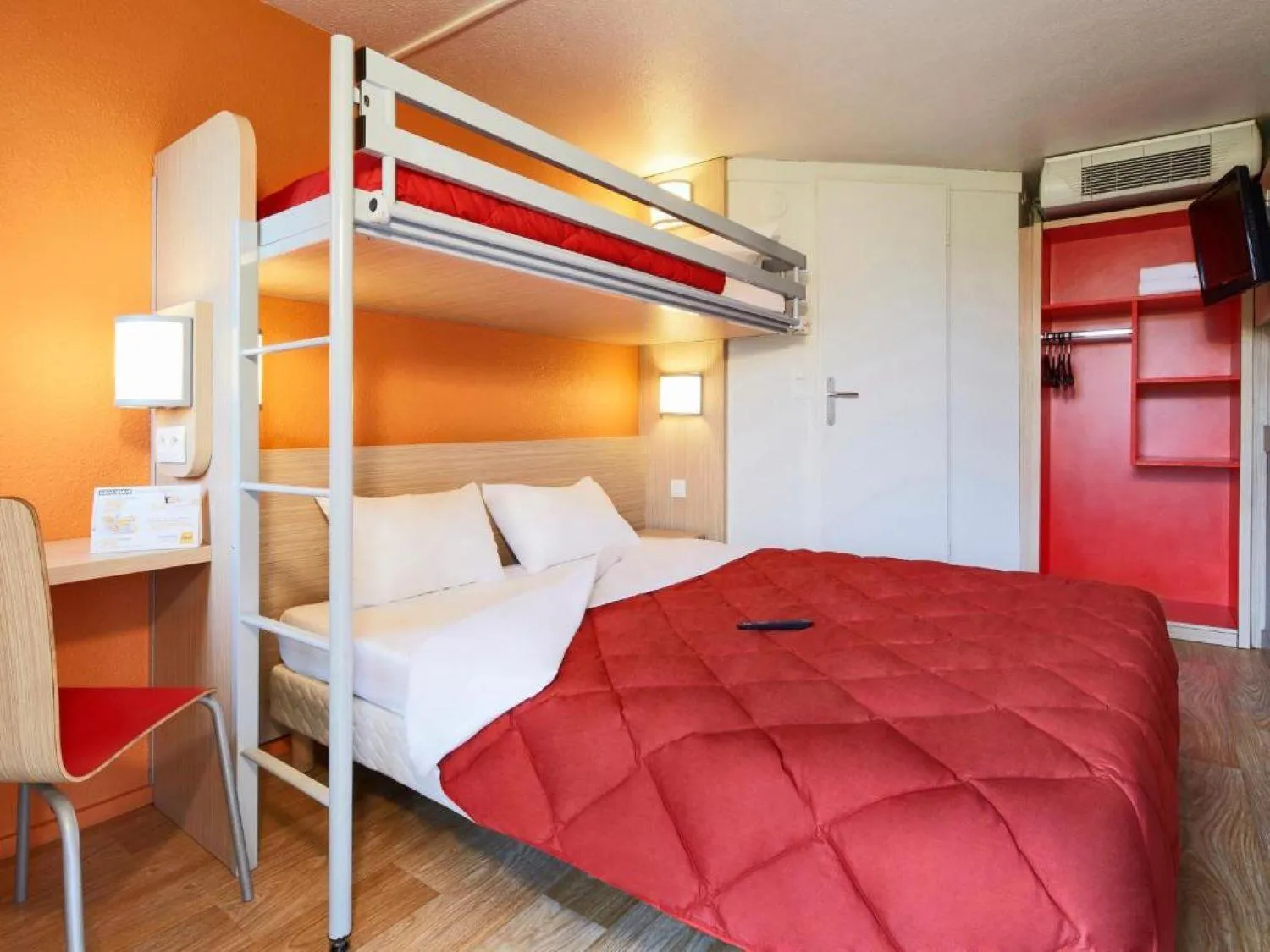 Property building, Bed in Premiere Classe Creil - Villers Saint Paul