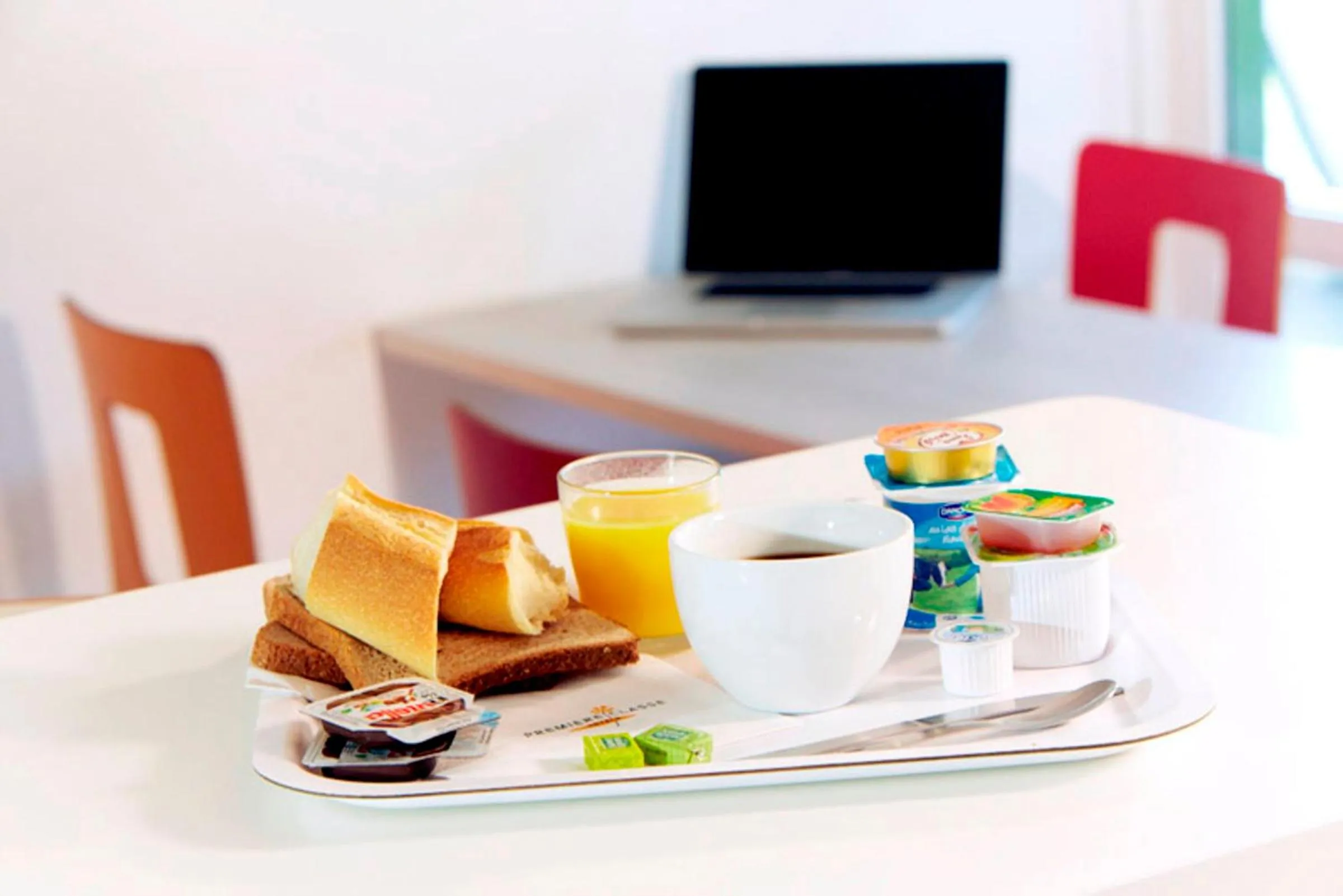 Food and drinks in Premiere Classe Creil - Villers Saint Paul