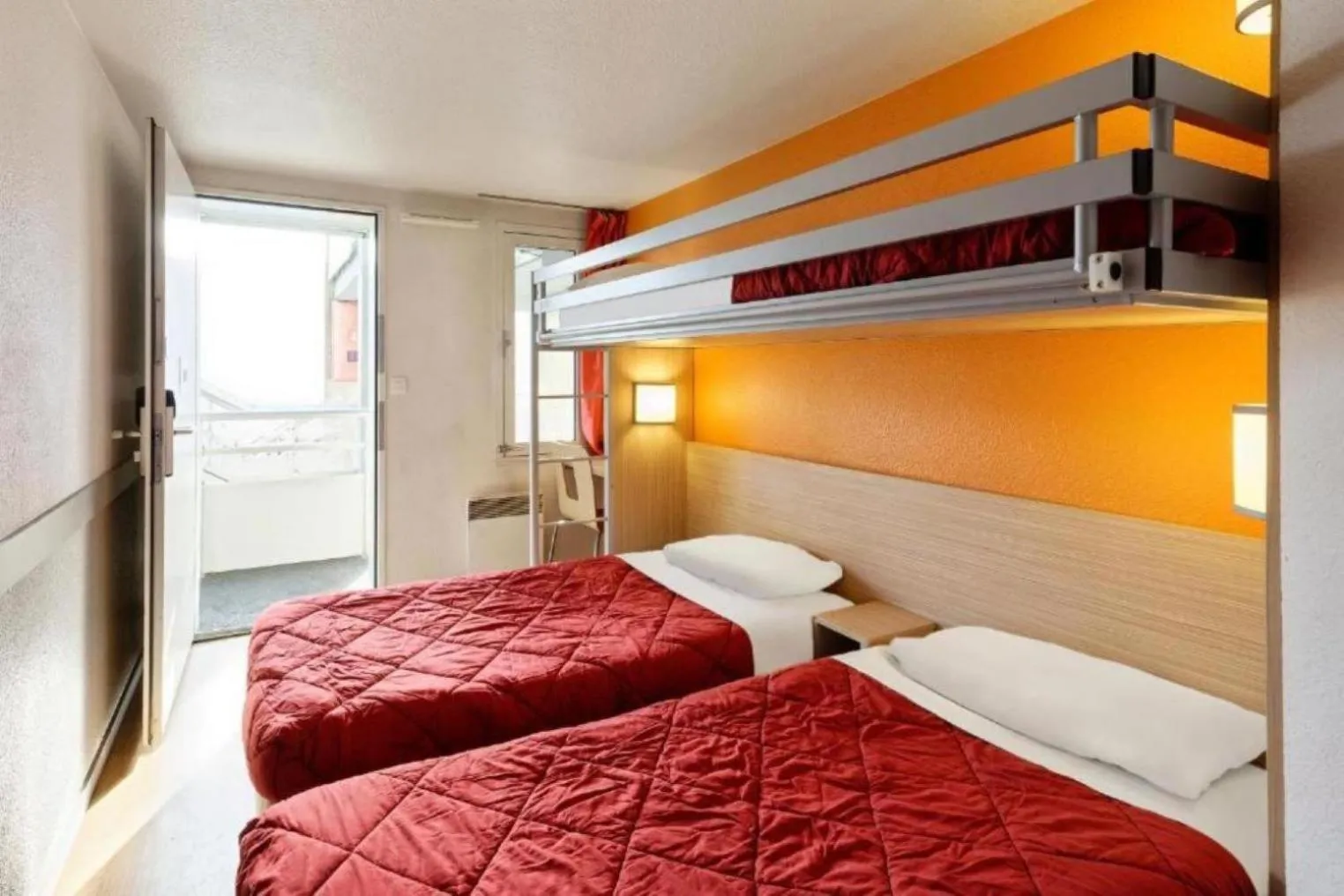 Photo of the whole room, Bed in Premiere Classe Creil - Villers Saint Paul