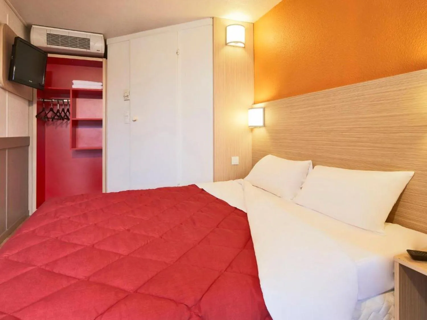 Property building, Bed in Premiere Classe Creil - Villers Saint Paul