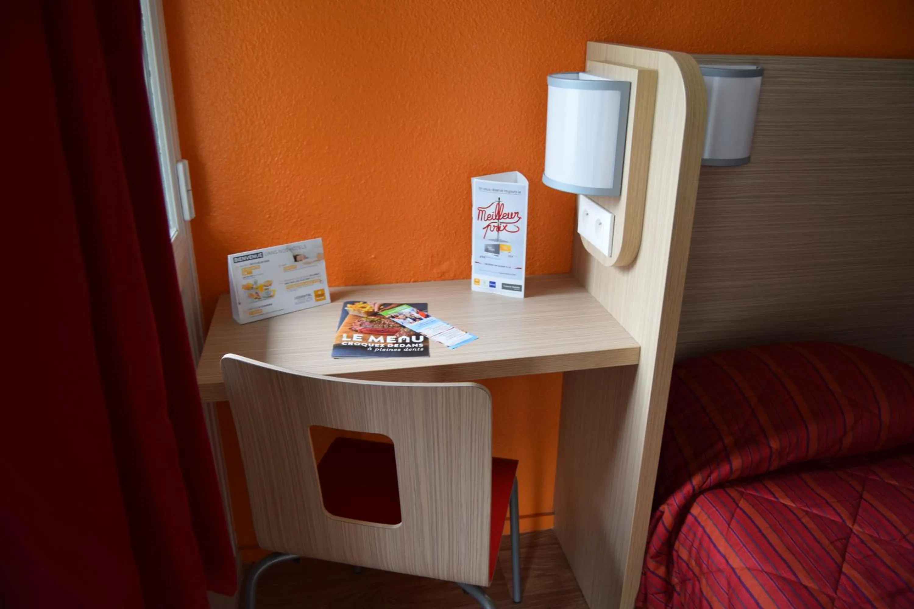 Photo of the whole room in Premiere Classe Creil - Villers Saint Paul