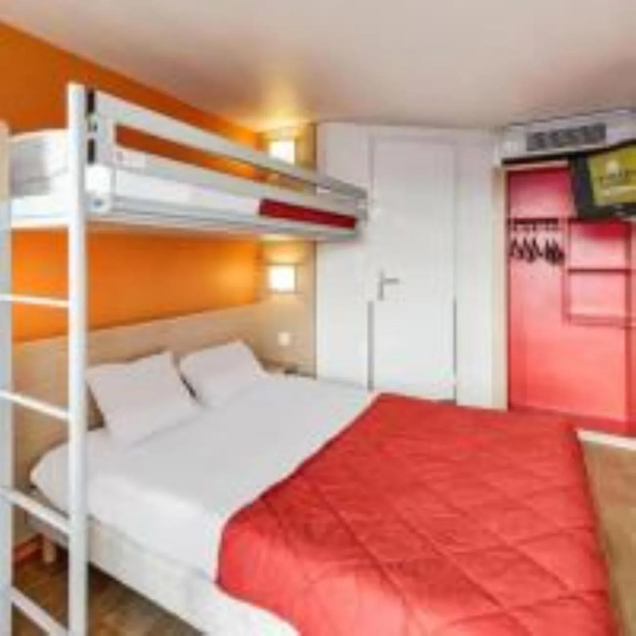 air conditioner, Bed in Premiere Classe Creil - Villers Saint Paul