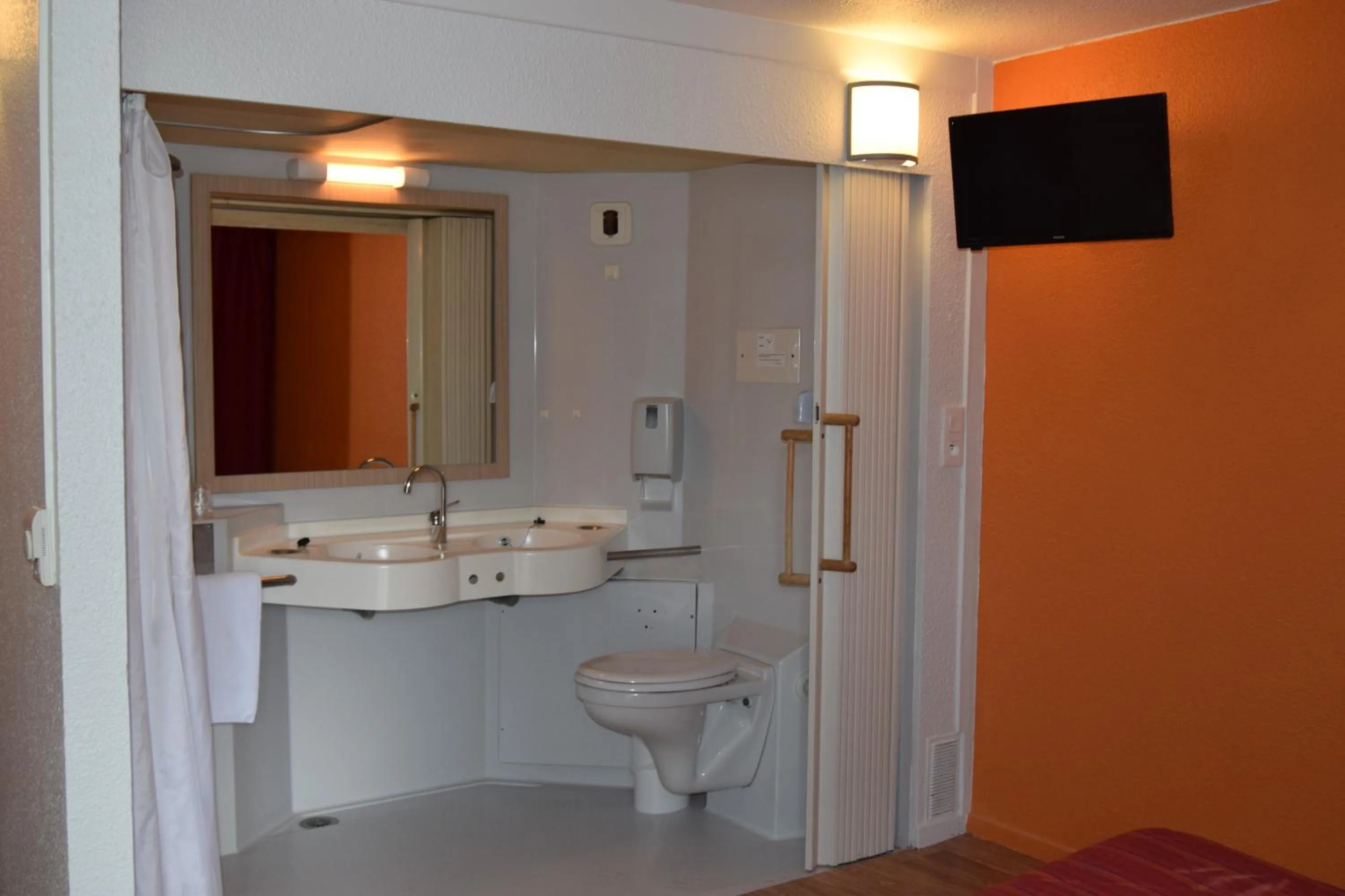Shower in Premiere Classe Creil - Villers Saint Paul