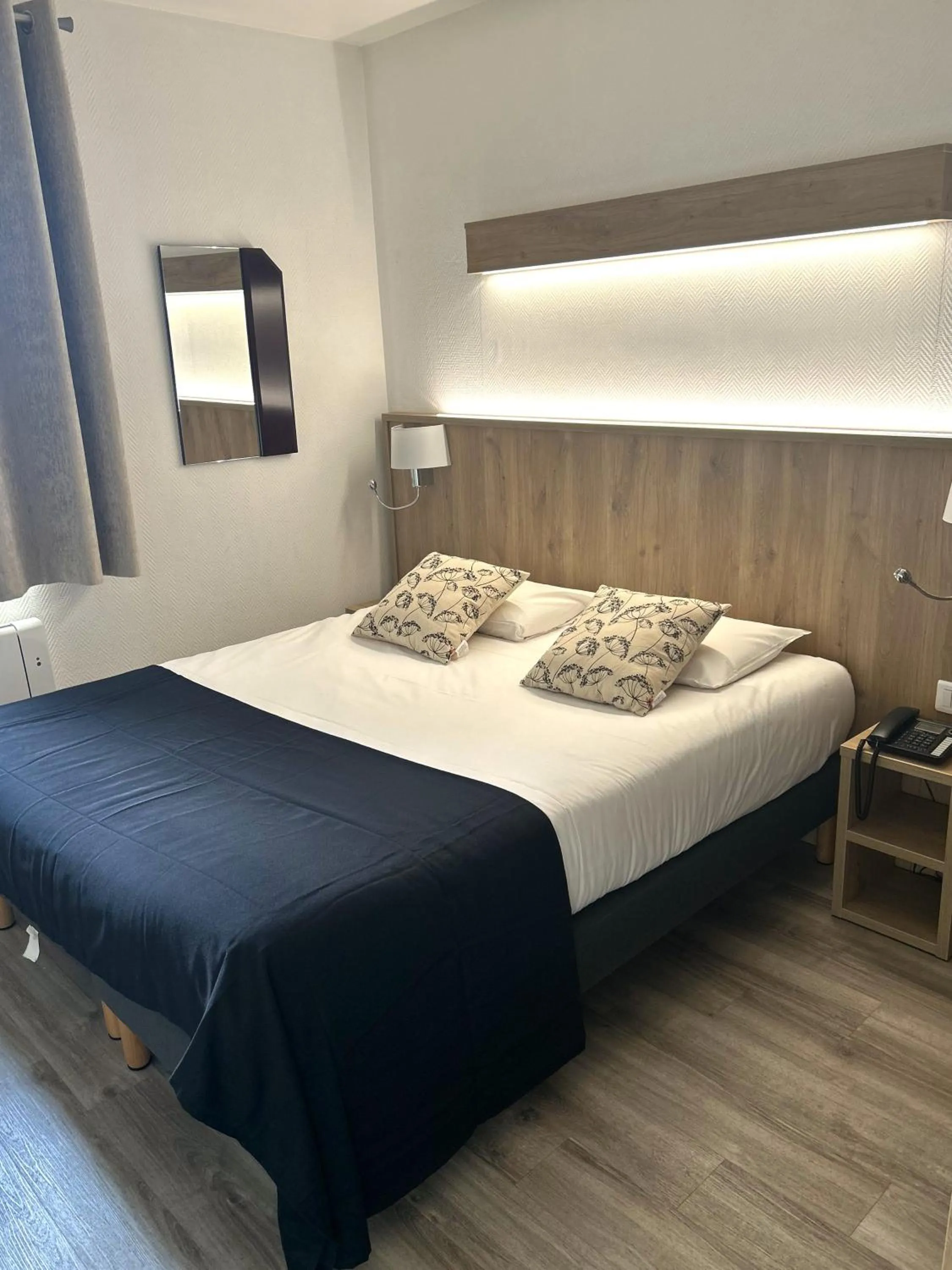 Bed in Contact Hotel Utah Beach Carentan