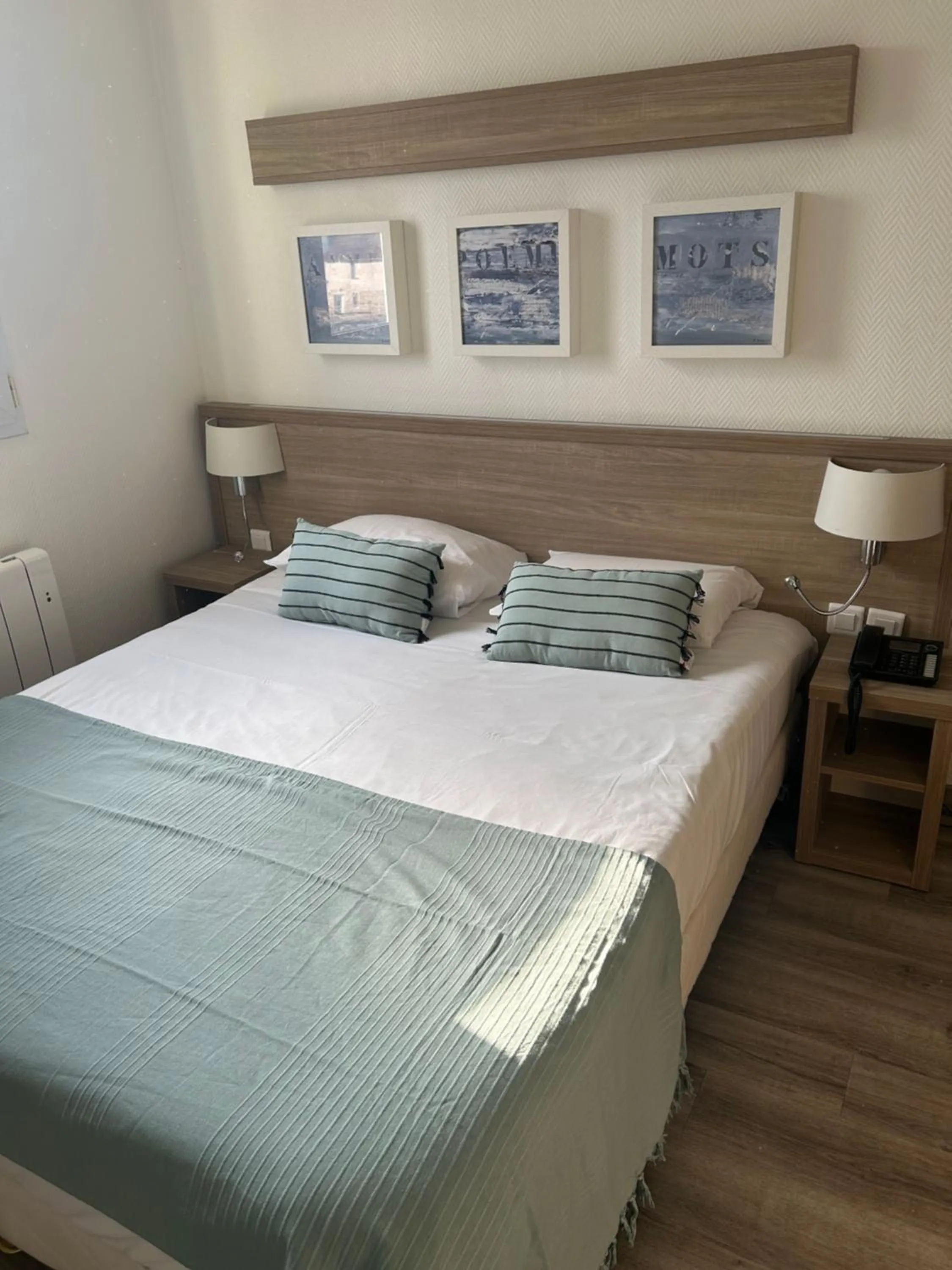 Bed in Contact Hotel Utah Beach Carentan