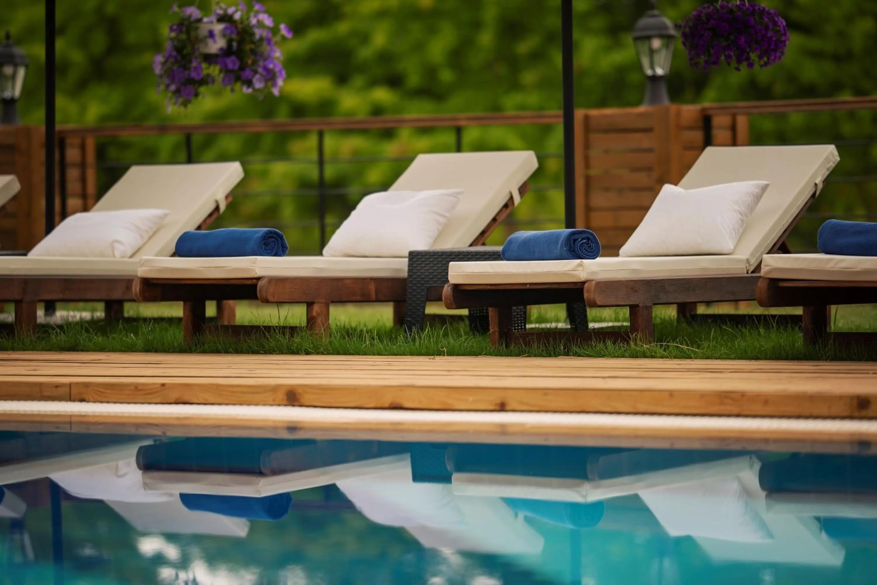 Swimming pool in Arwen Hotel