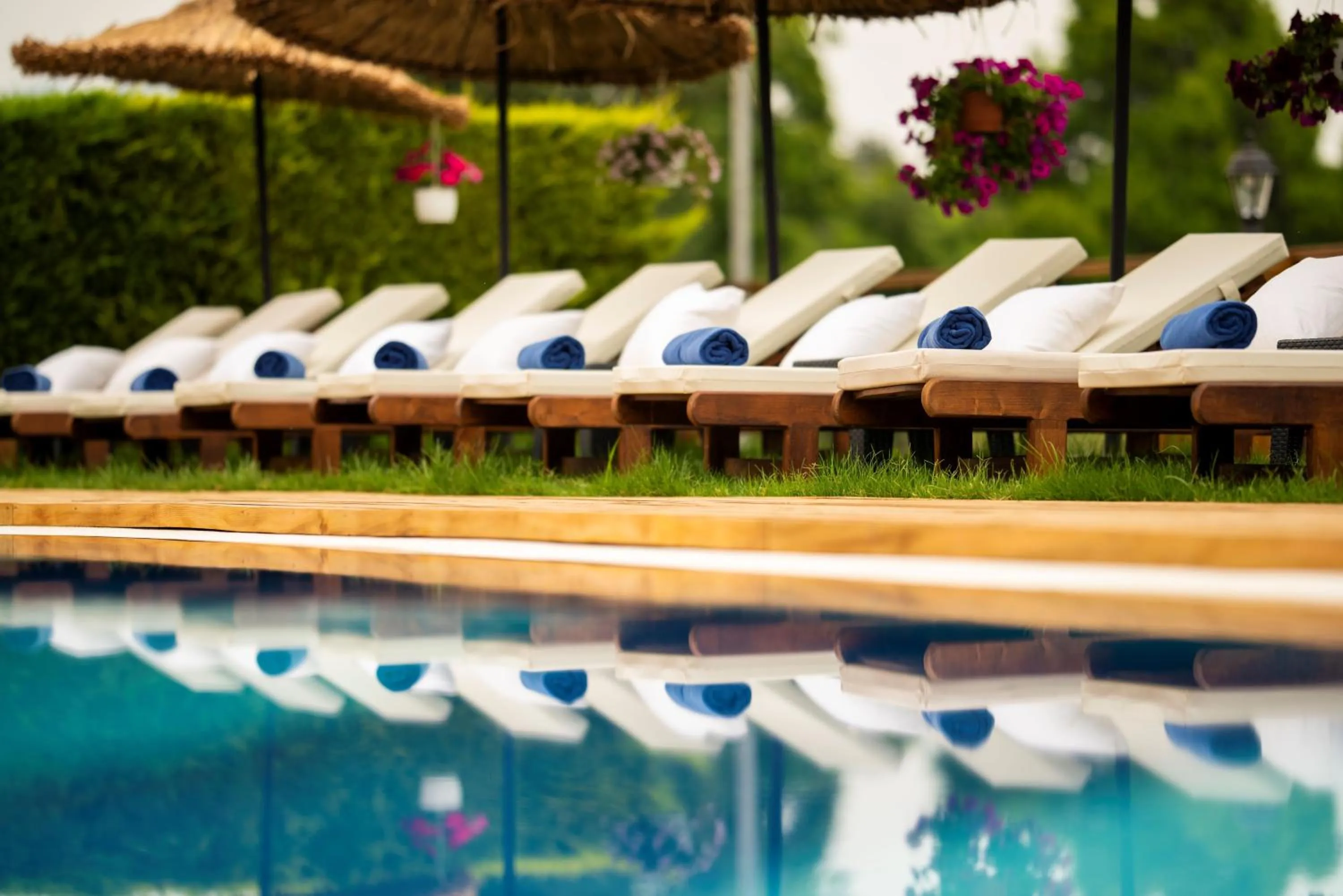 Swimming pool in Arwen Hotel