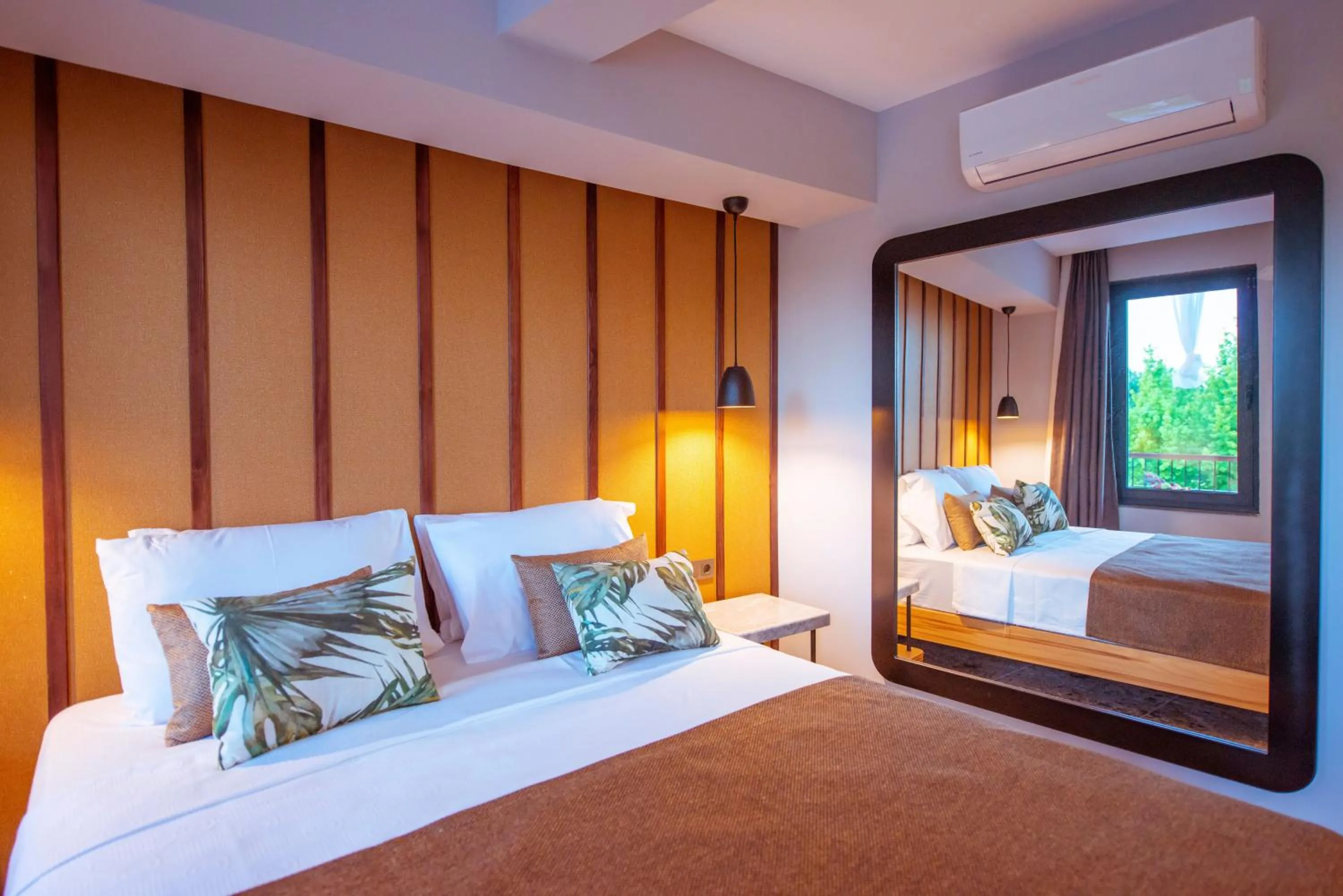 Bedroom, Bed in Arwen Hotel