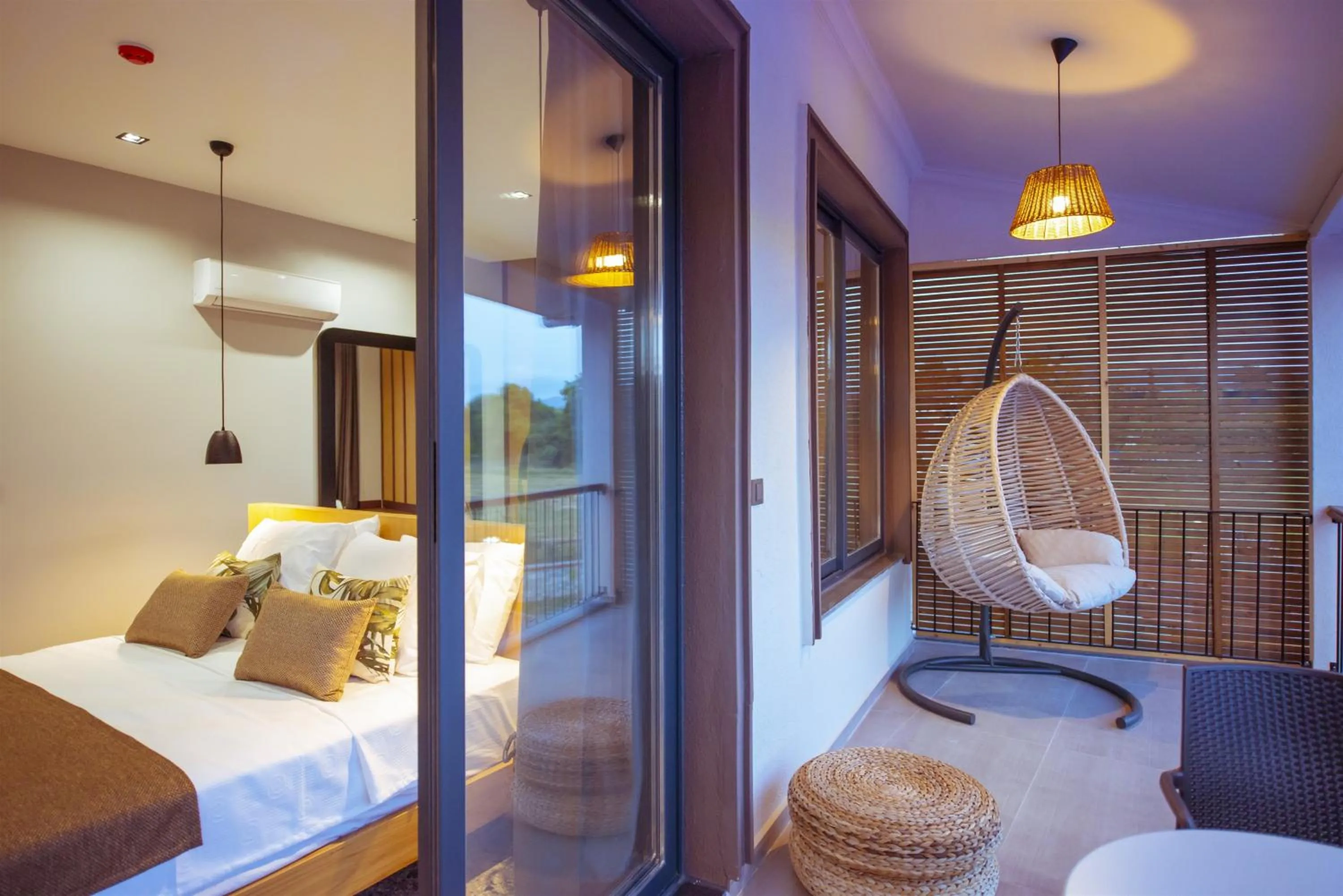 Balcony/Terrace, Bed in Arwen Hotel