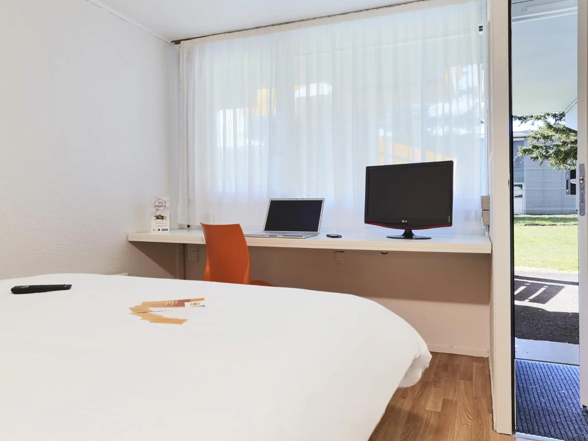 Photo of the whole room in Premiere Classe Poitiers Futuroscope - Chasseneuil