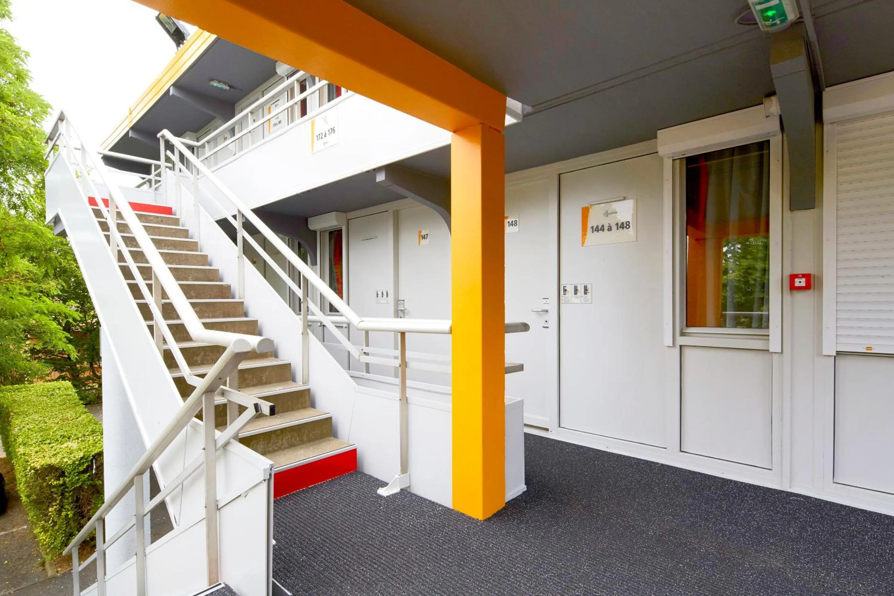 Balcony/Terrace in Premiere Classe Poitiers Futuroscope - Chasseneuil