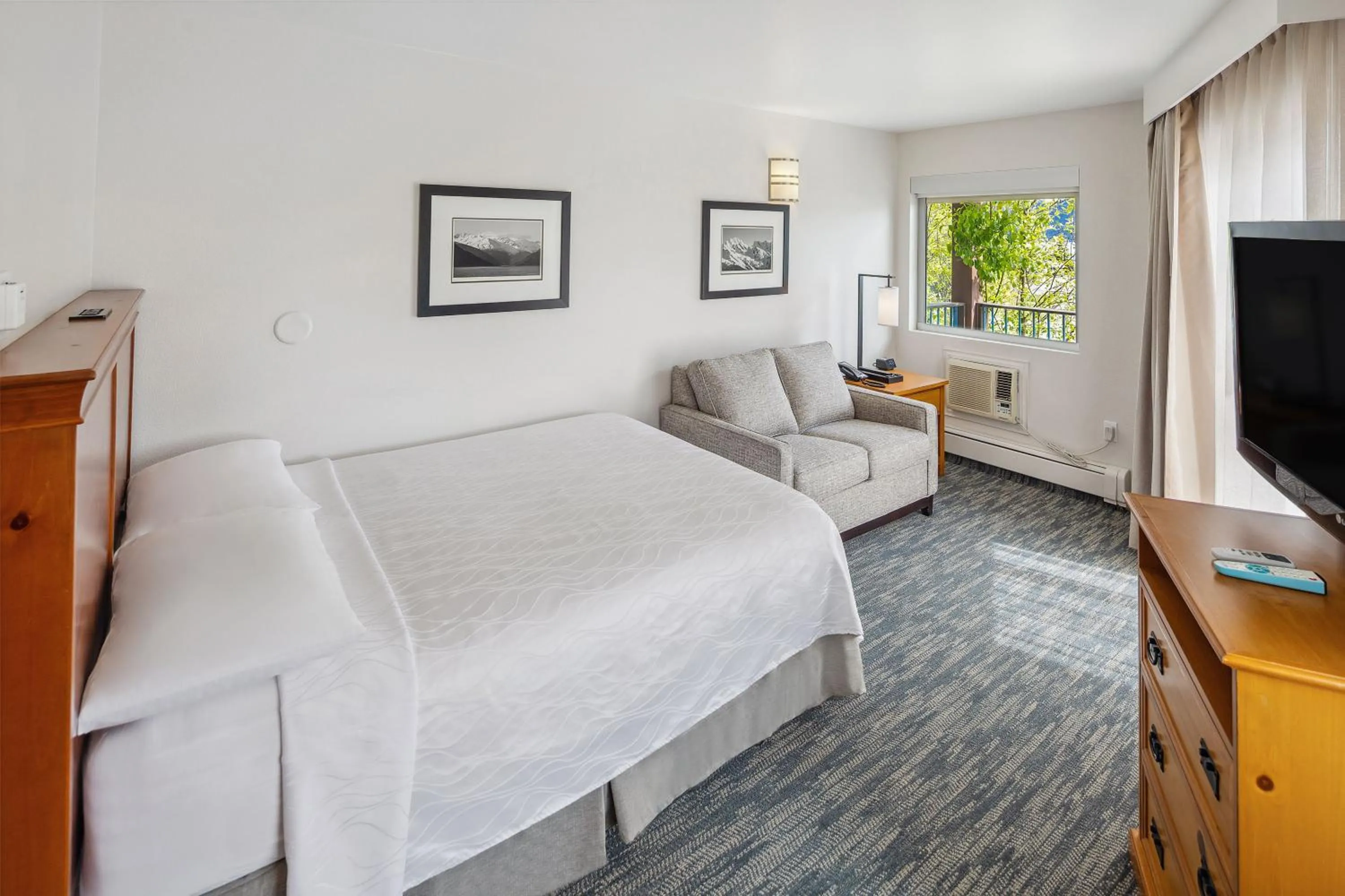 Bed in Hotel Edgewater