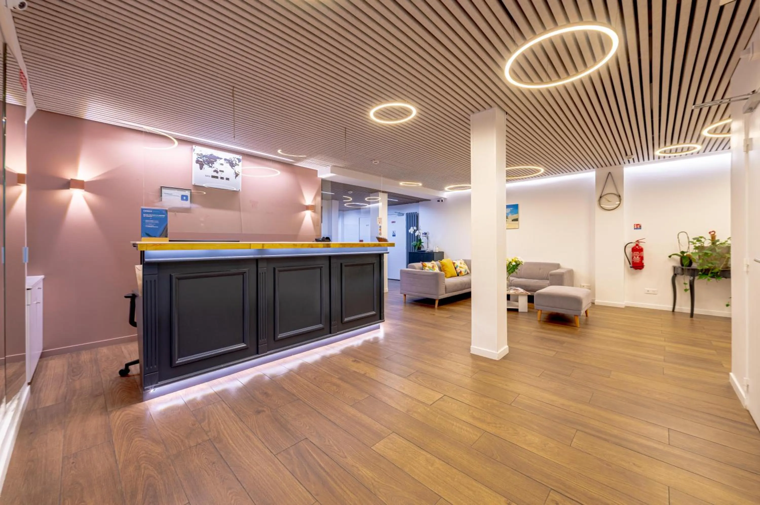 Lobby or reception in Grand Hotel Sénia - Paris Orly Airport