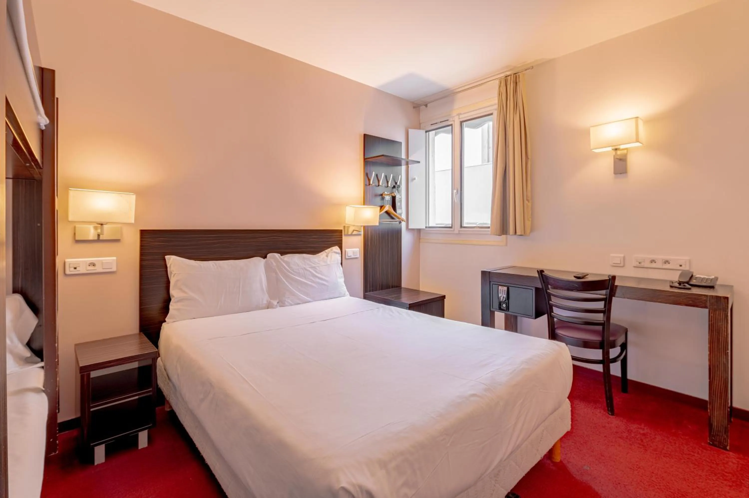 bunk bed, Bed in Grand Hotel Sénia - Paris Orly Airport