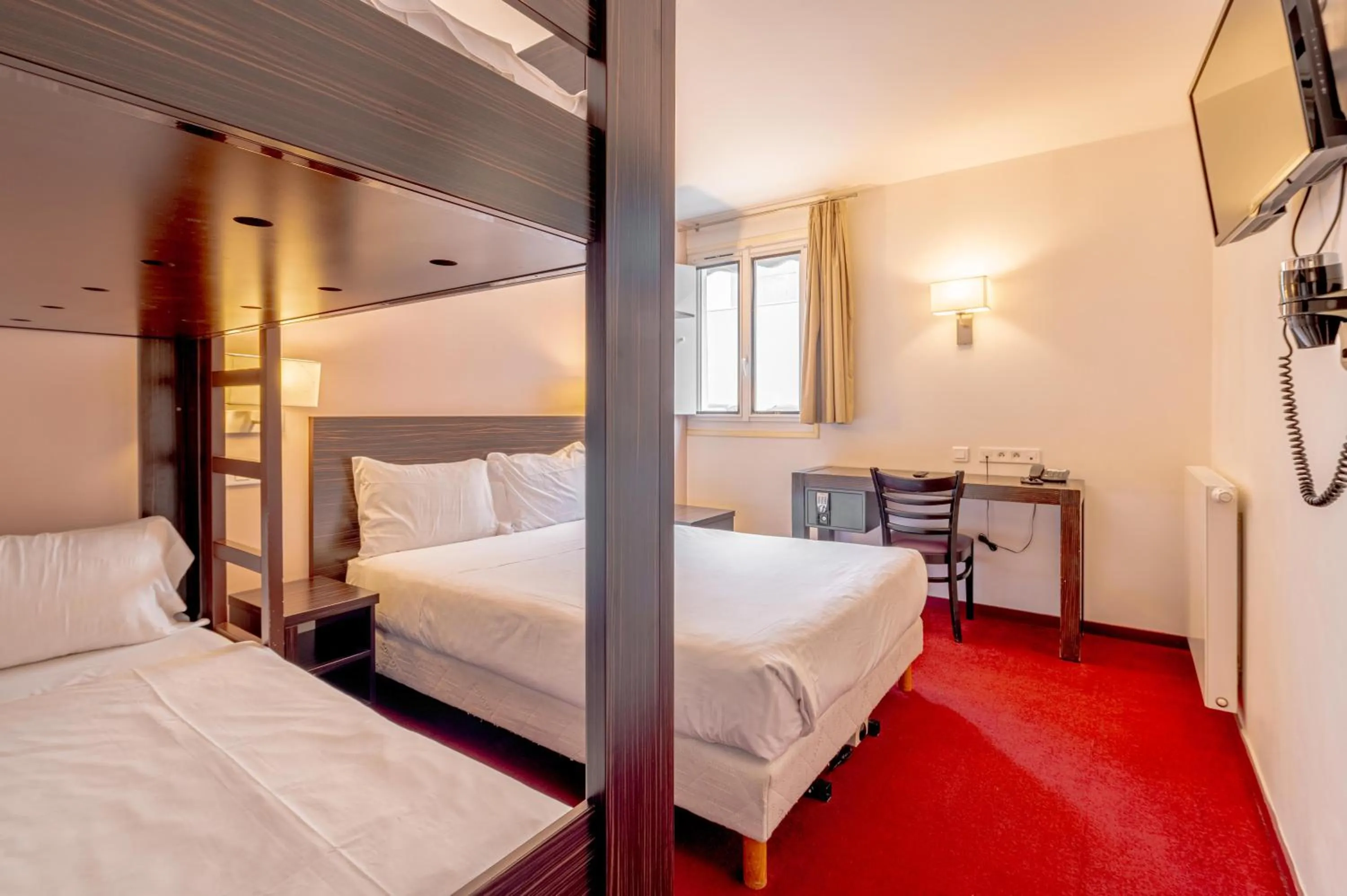 bunk bed, Bed in Grand Hotel Sénia - Paris Orly Airport