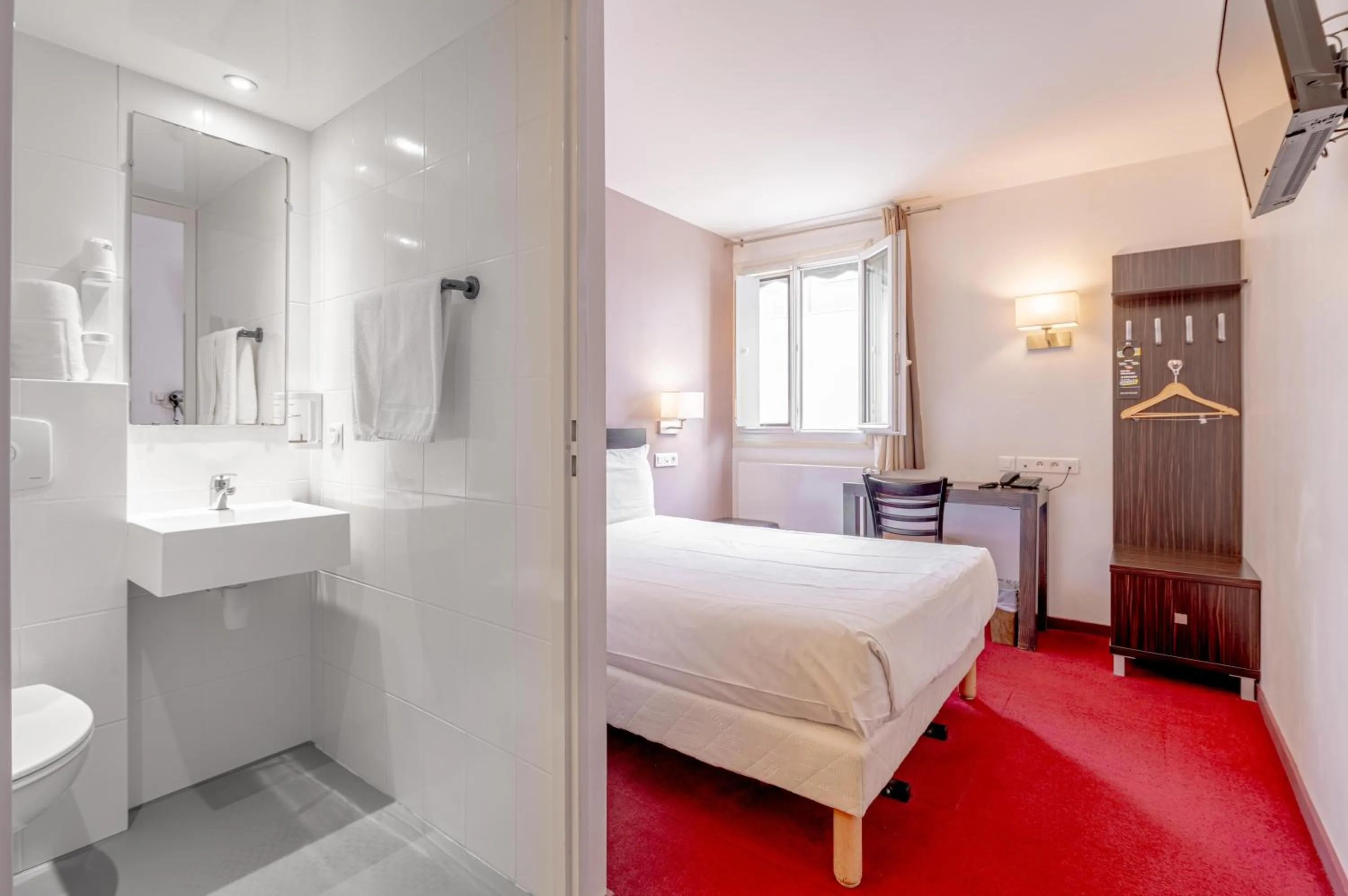 Bed in Grand Hotel Sénia - Paris Orly Airport