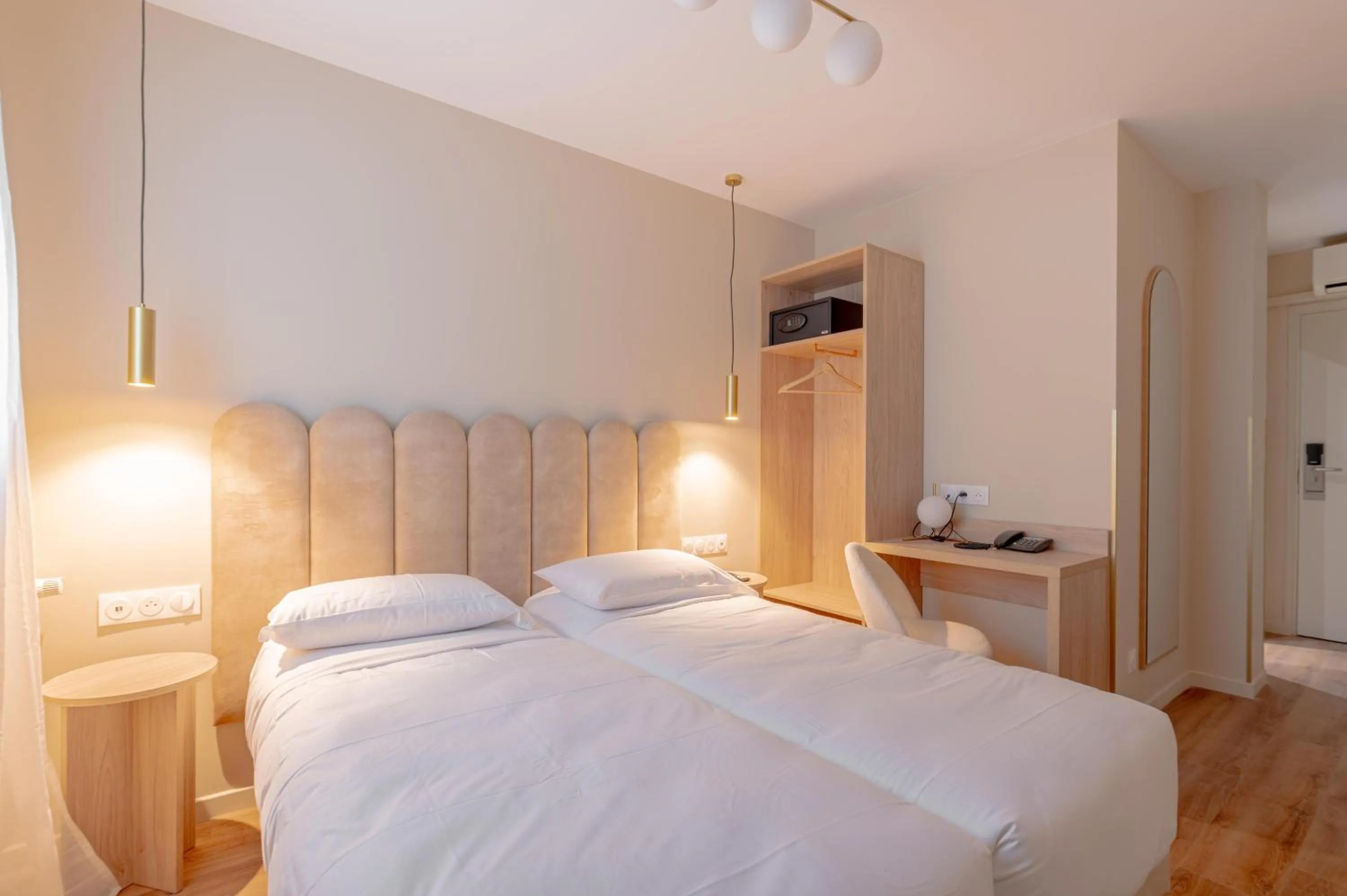 Bed in Grand Hotel Sénia - Paris Orly Airport