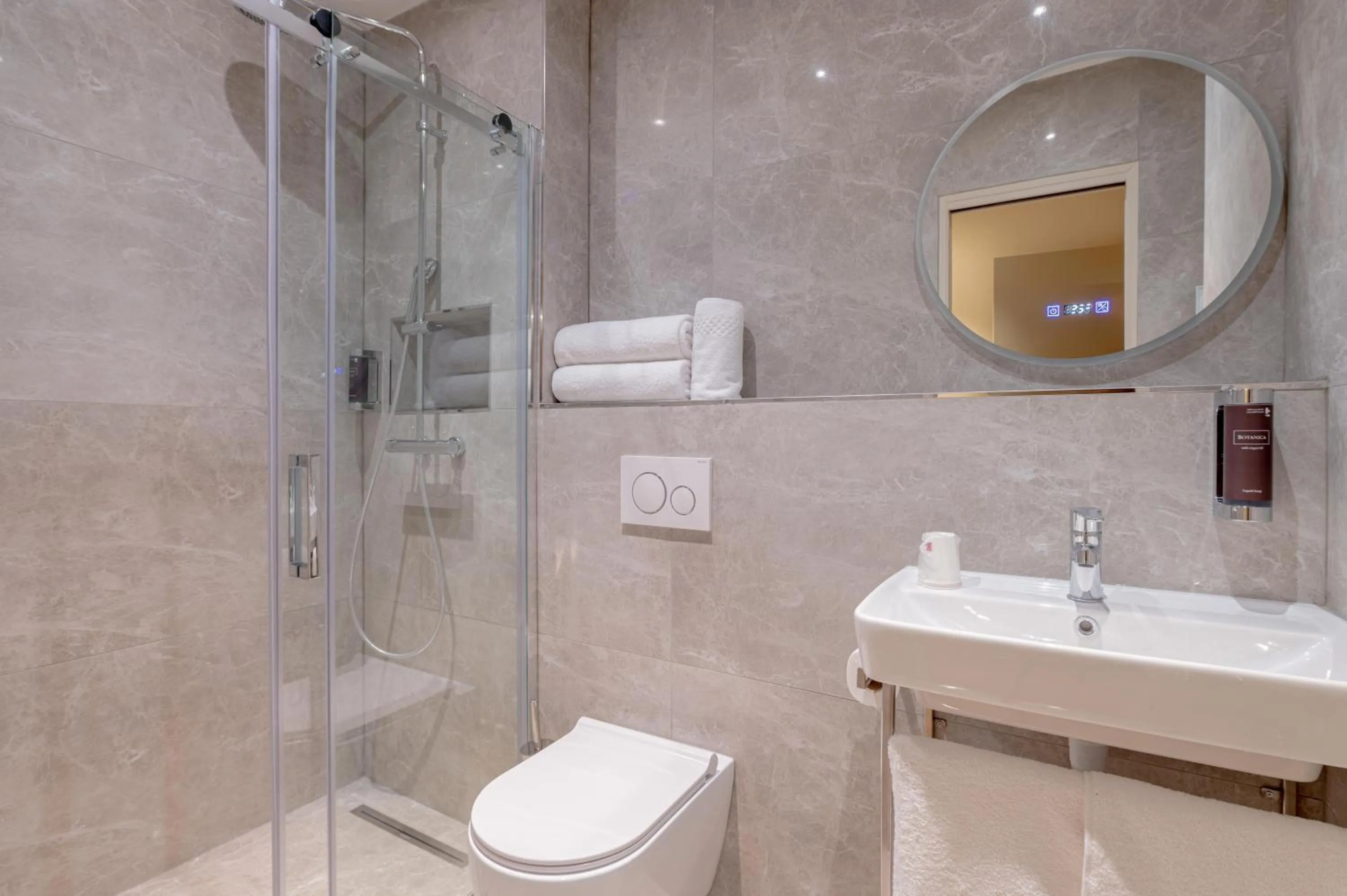 Shower in Grand Hotel Sénia - Paris Orly Airport