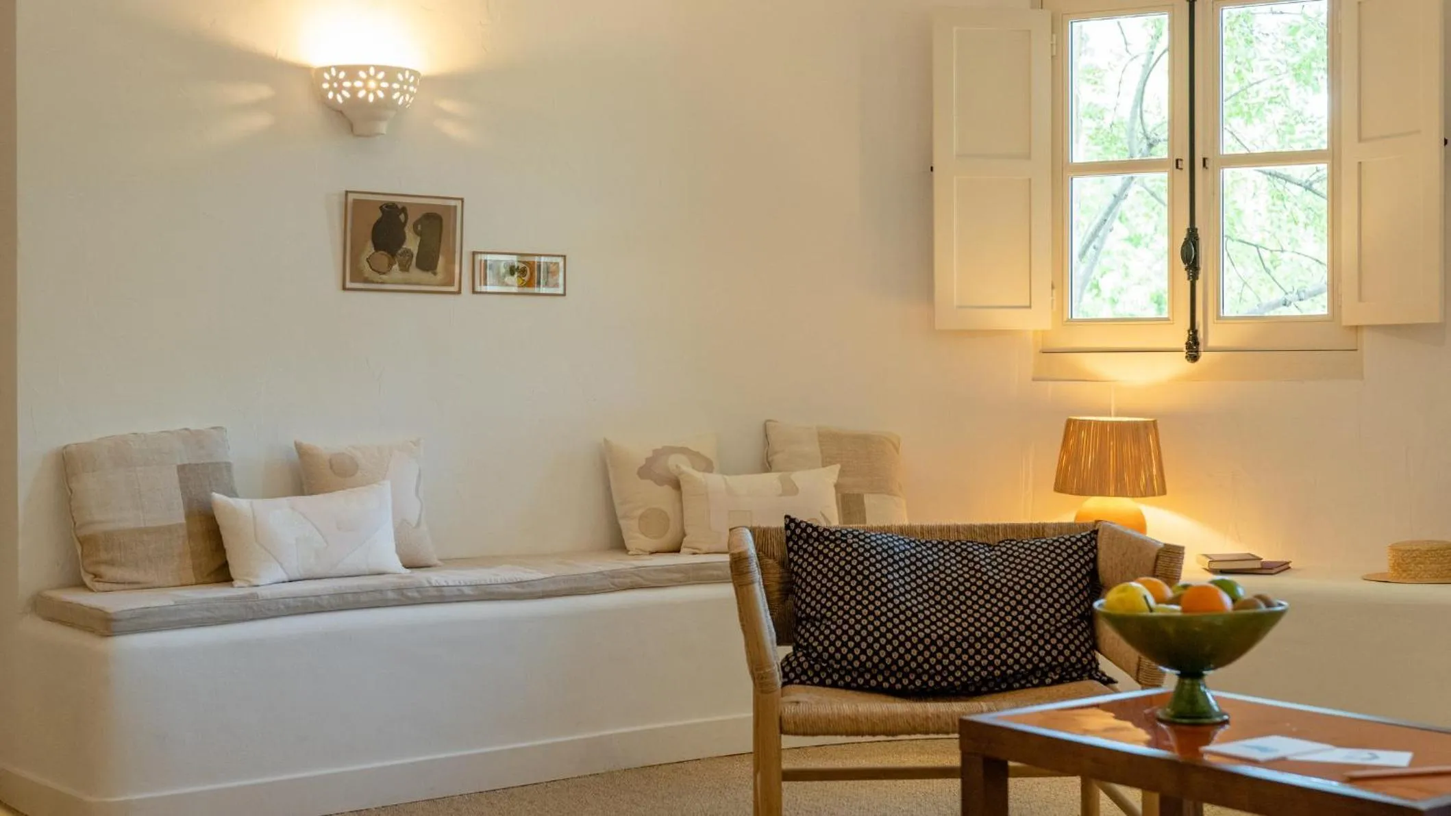 Photo of the whole room in Le Moulin, Lourmarin, a Beaumier Hotel