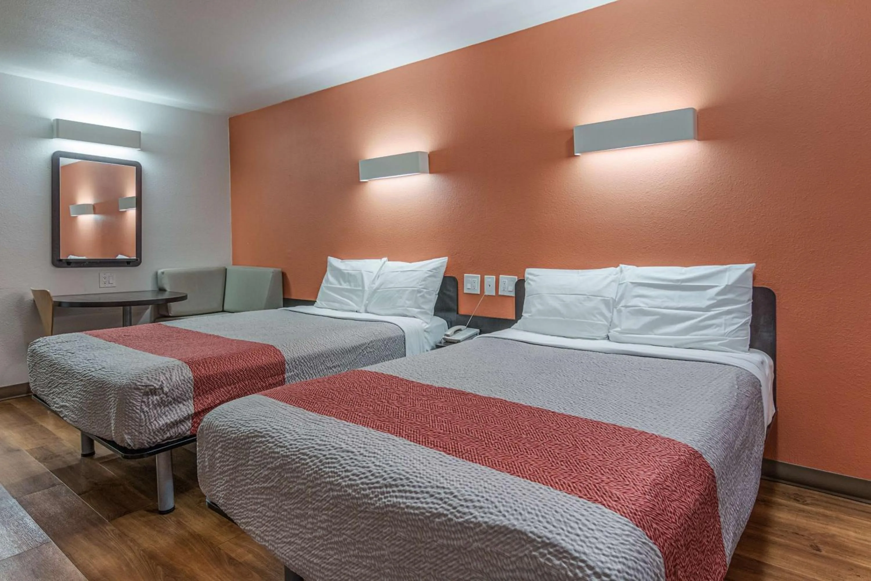 Photo of the whole room, Bed in Motel 6-Texarkana, AR