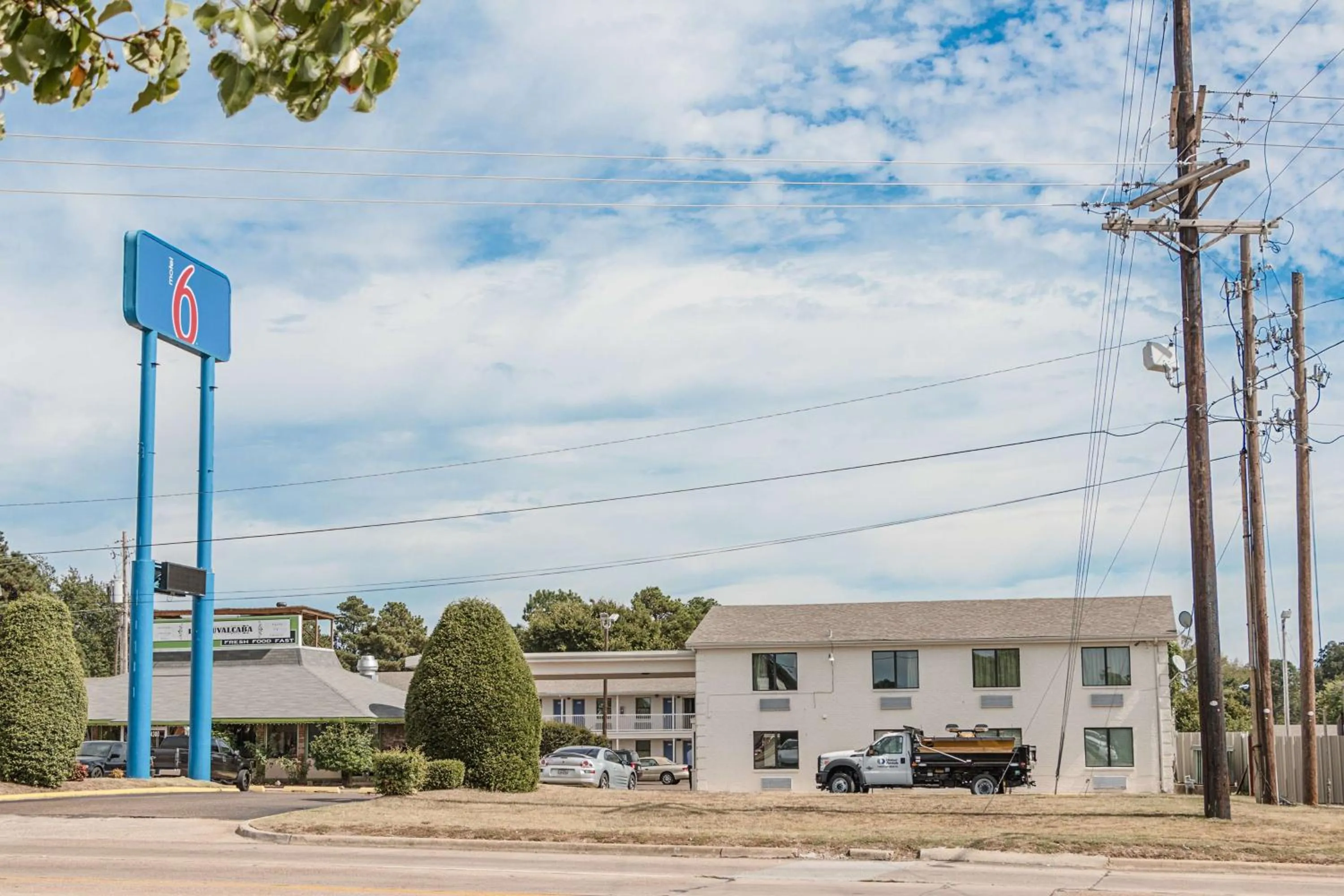 Property building in Motel 6-Texarkana, AR