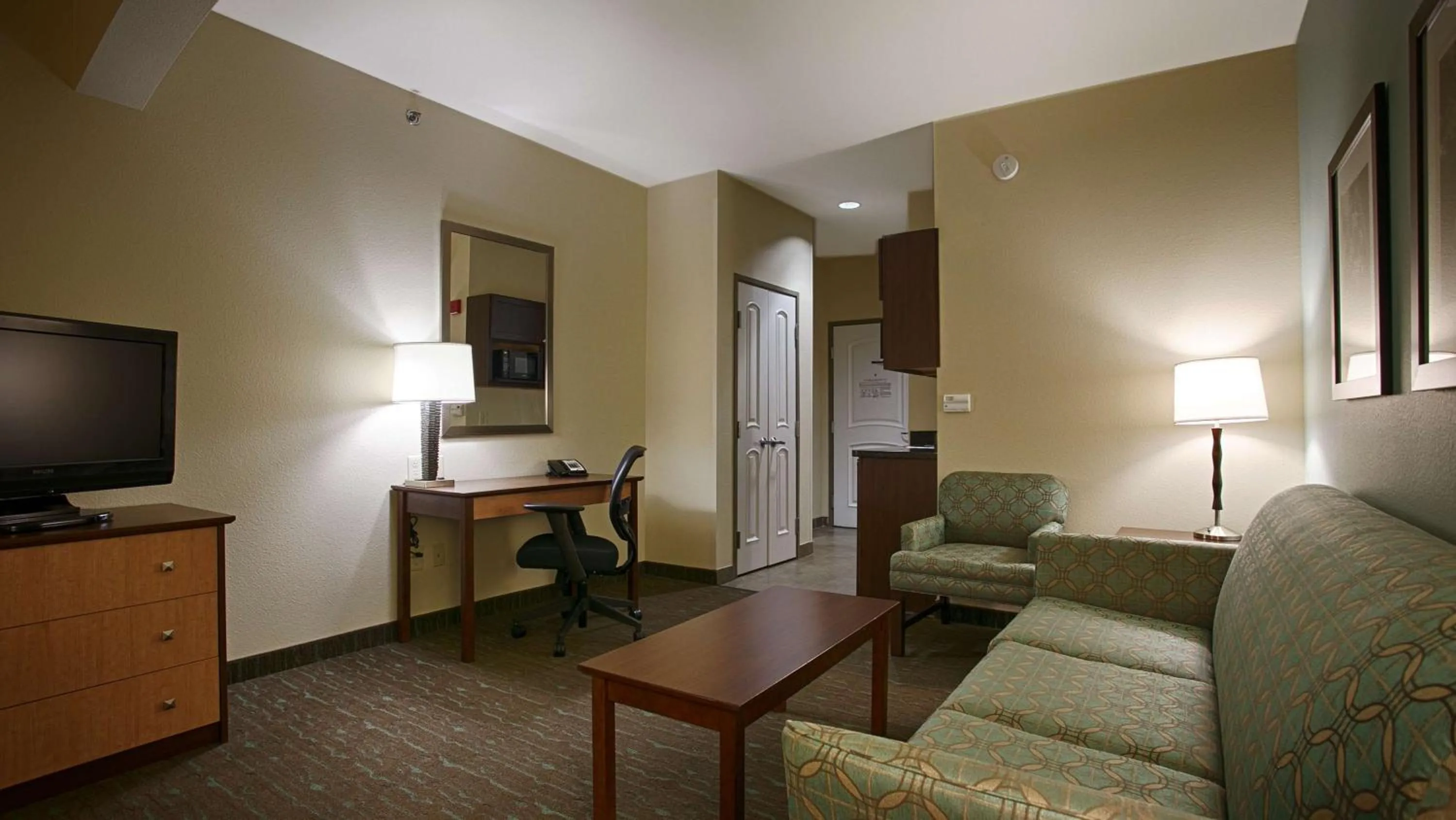Photo of the whole room in Best Western Plus Texarkana Inn and Suites