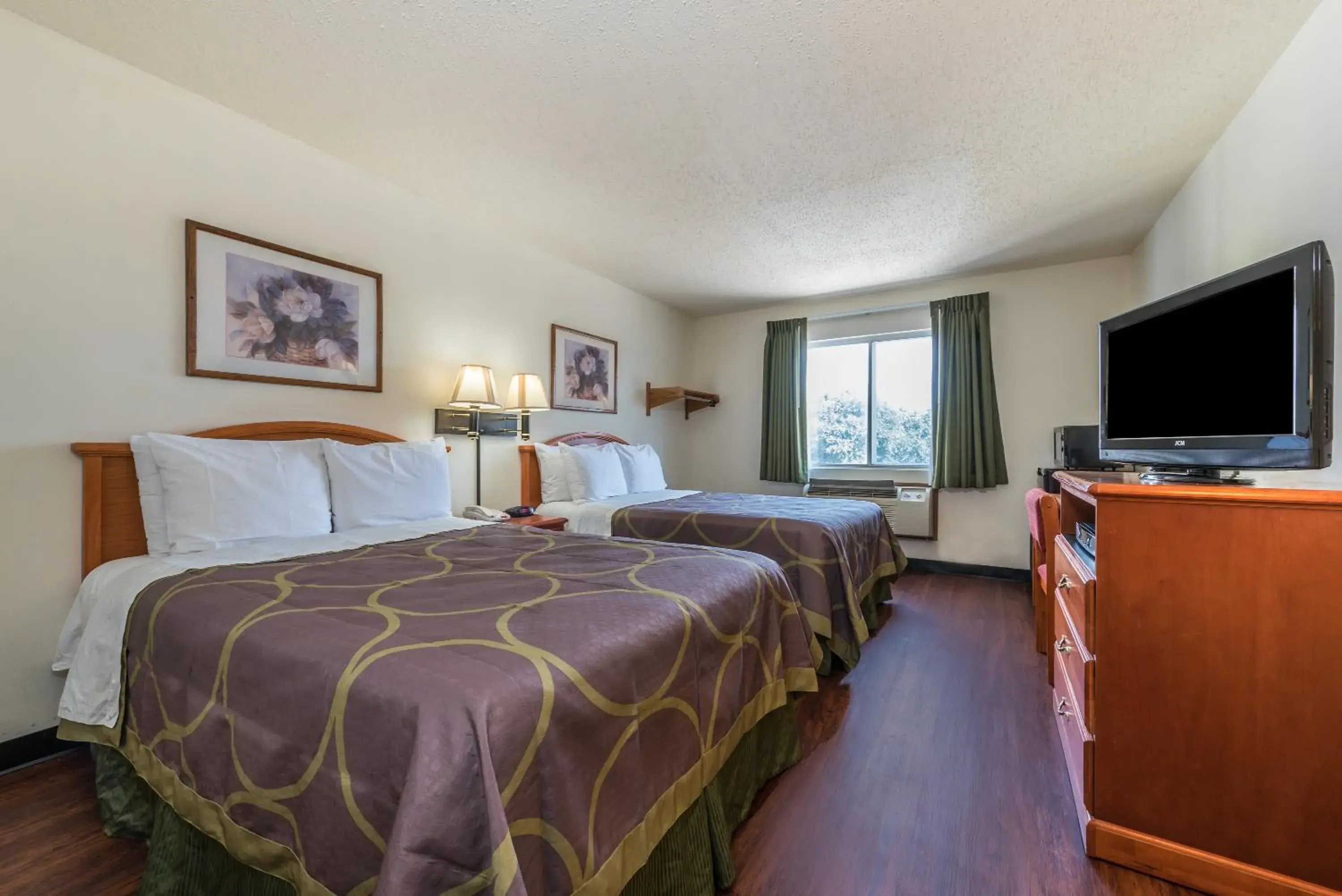 Double Room with Two Double Beds - Non-Smoking in Super 8 by Wyndham Denton Double Room with Two Double Beds - Non-Smoking in Super 8 by Wyndham Denton