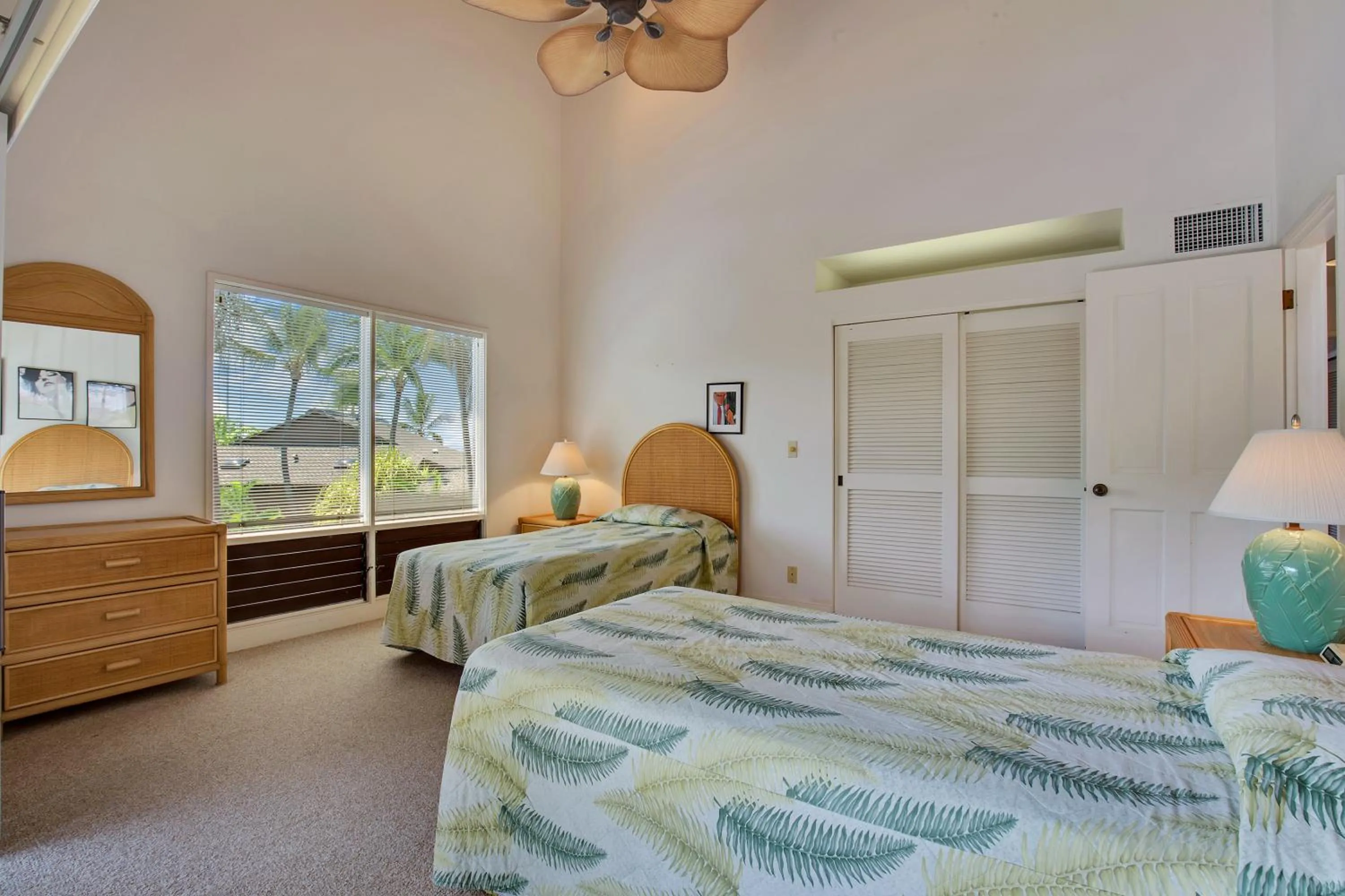 Bedroom, Bed in Castle Kanaloa at Kona