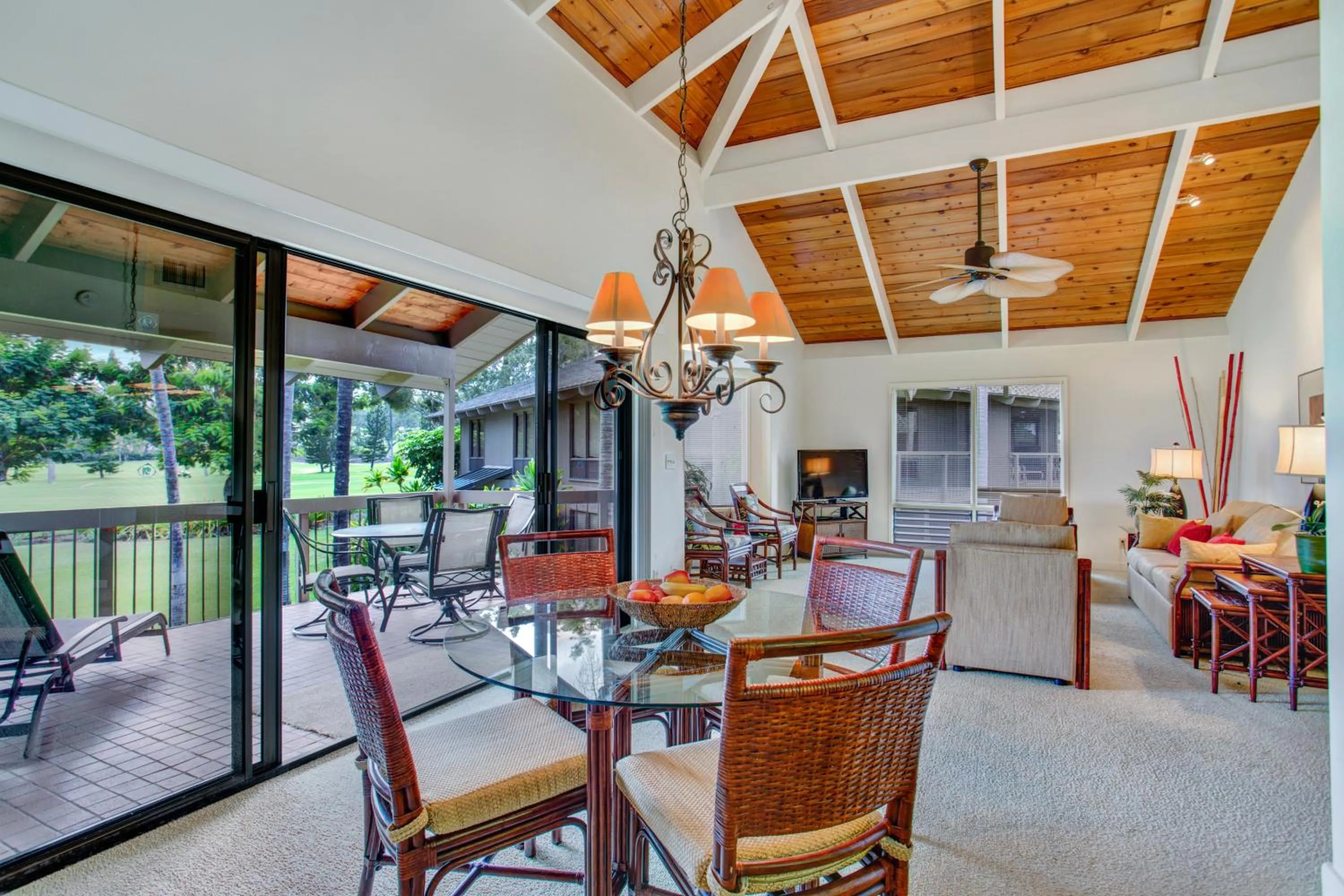 Dining area in Castle Kanaloa at Kona