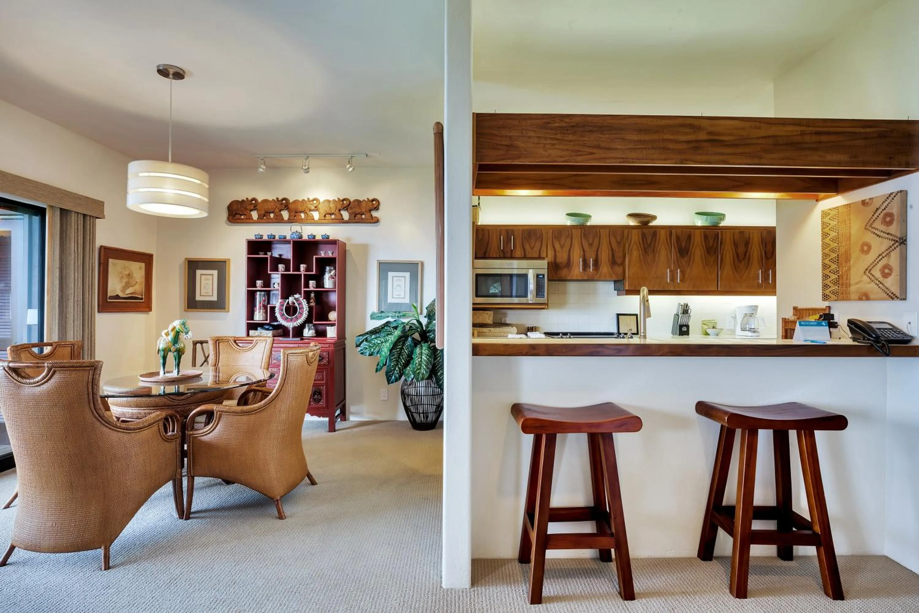 Dining area in Castle Kanaloa at Kona