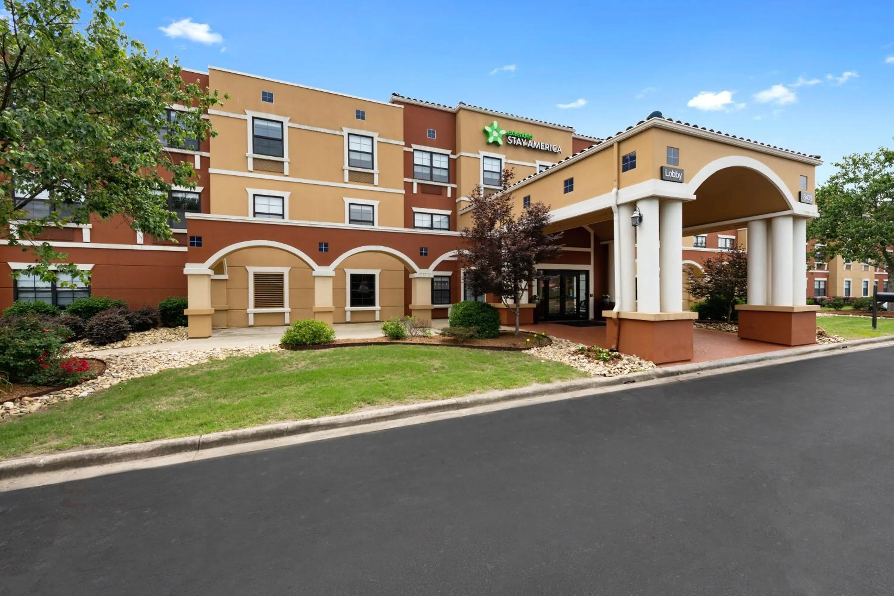 Property building in Extended Stay America Premier Suites - Charlotte - Pineville - Pineville Matthews Rd.
