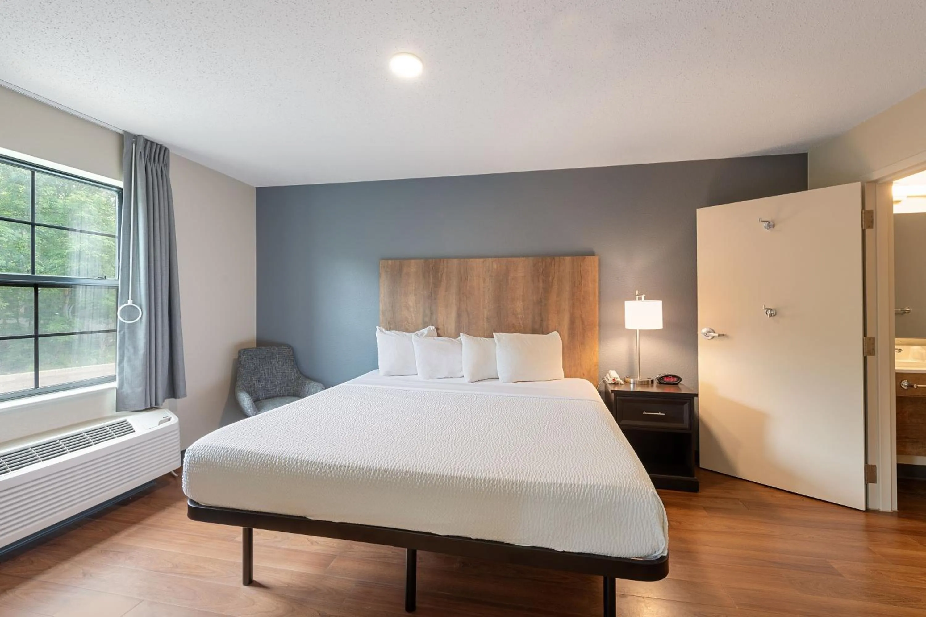 Bed in Extended Stay America Premier Suites - Charlotte - Pineville - Pineville Matthews Rd.