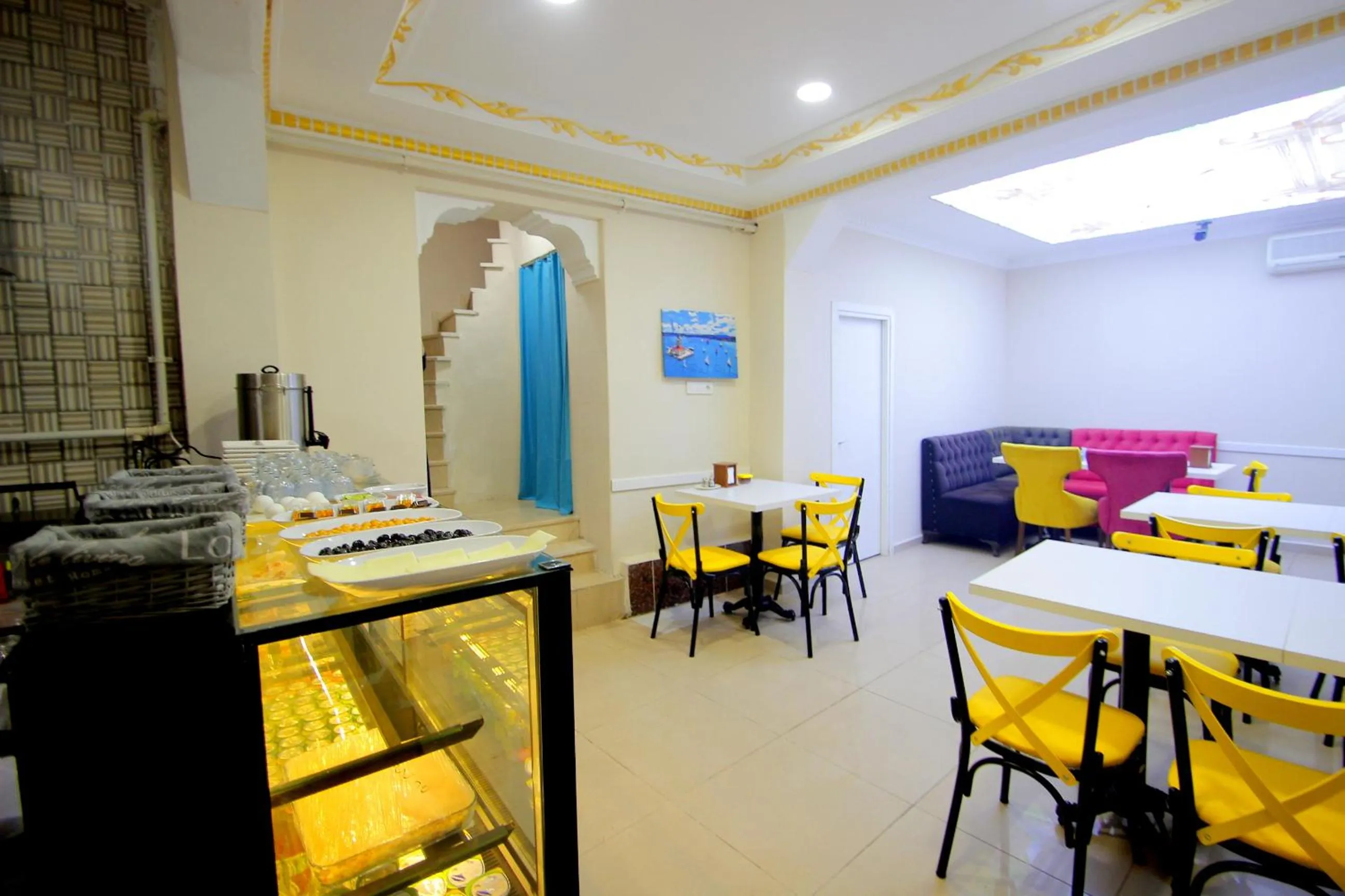 Restaurant/places to eat in Grand FM Hotel