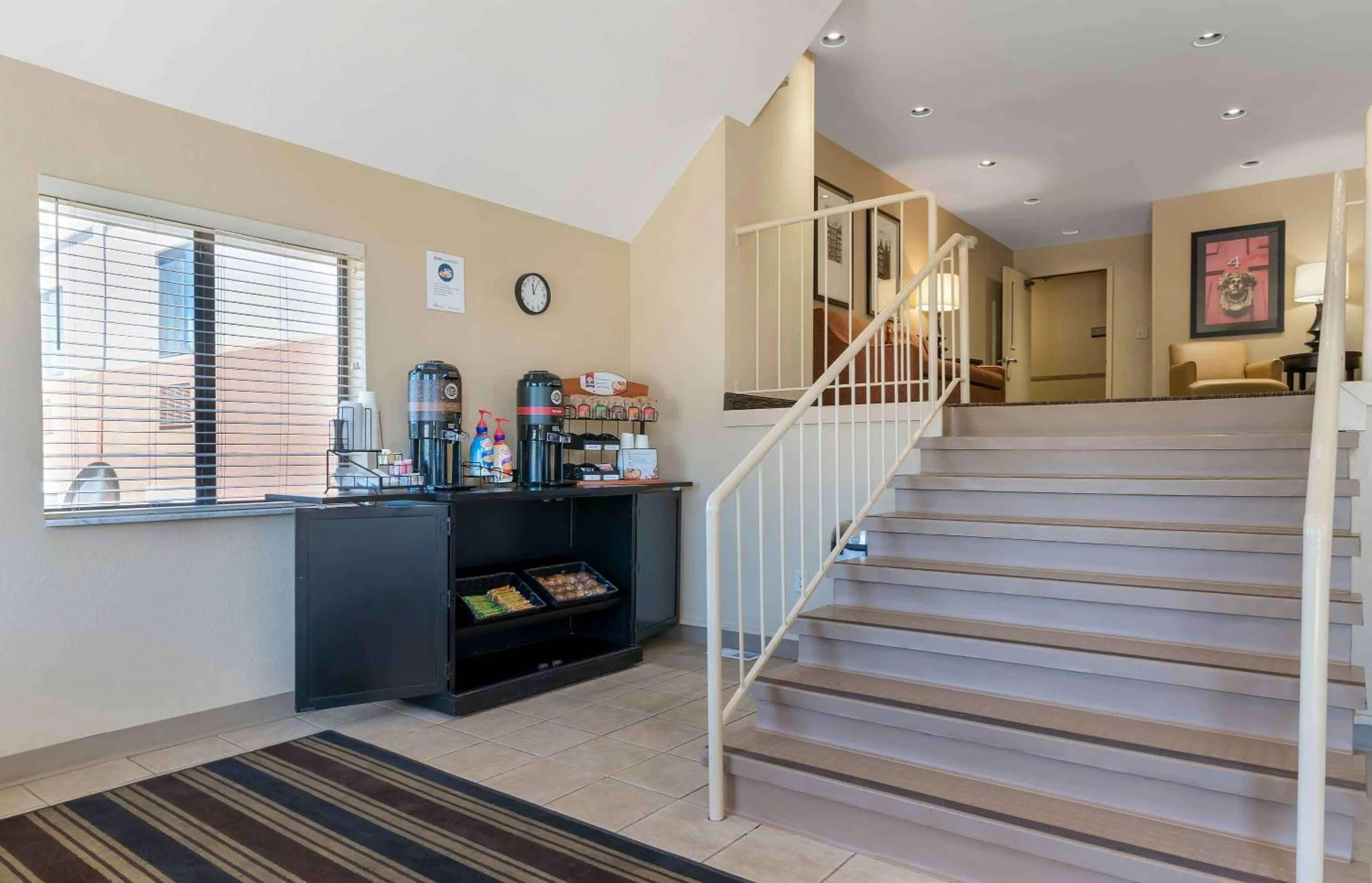 Lobby or reception in Suburban Studios Louisville East