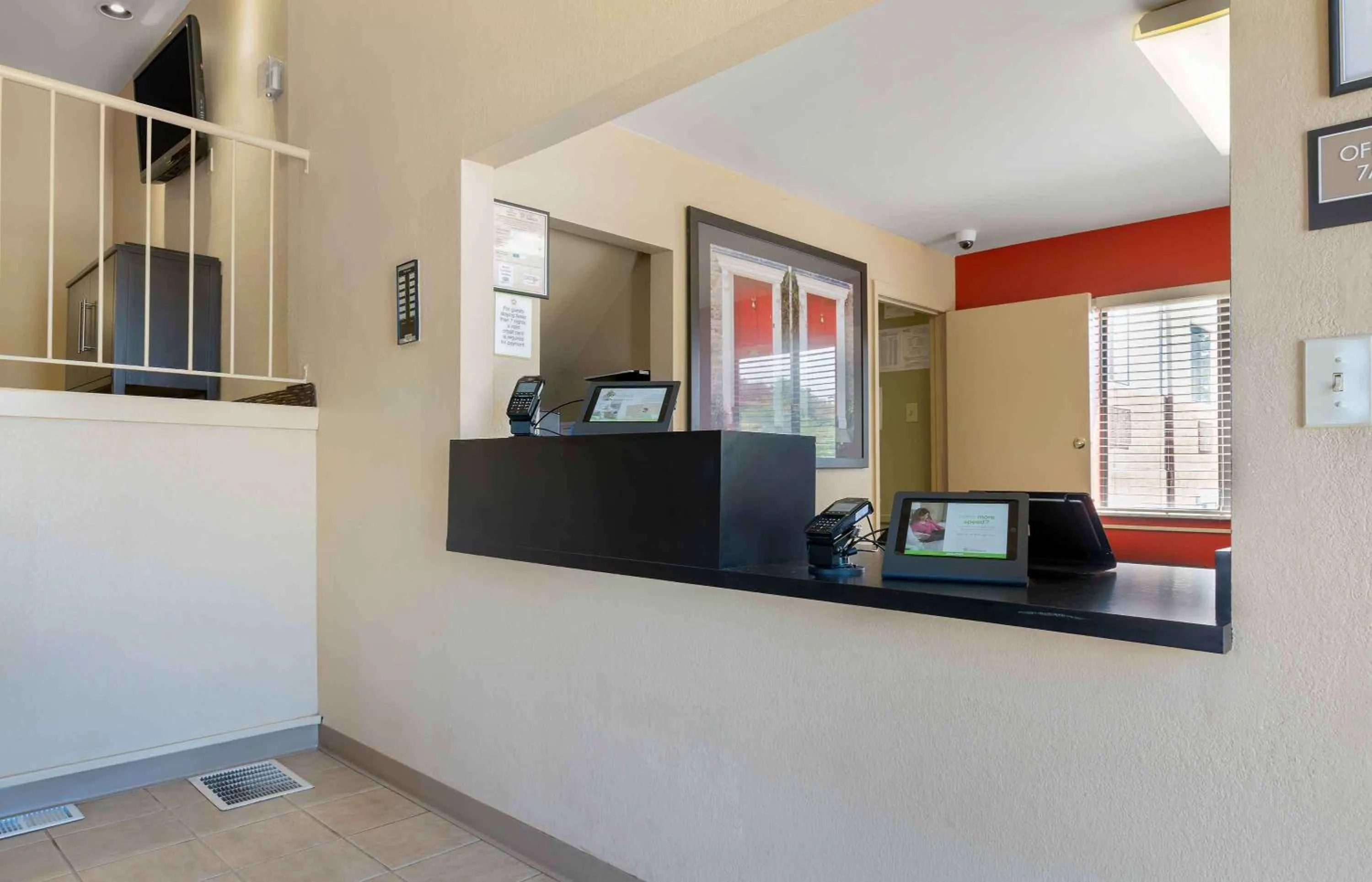 Lobby or reception in Suburban Studios Louisville East