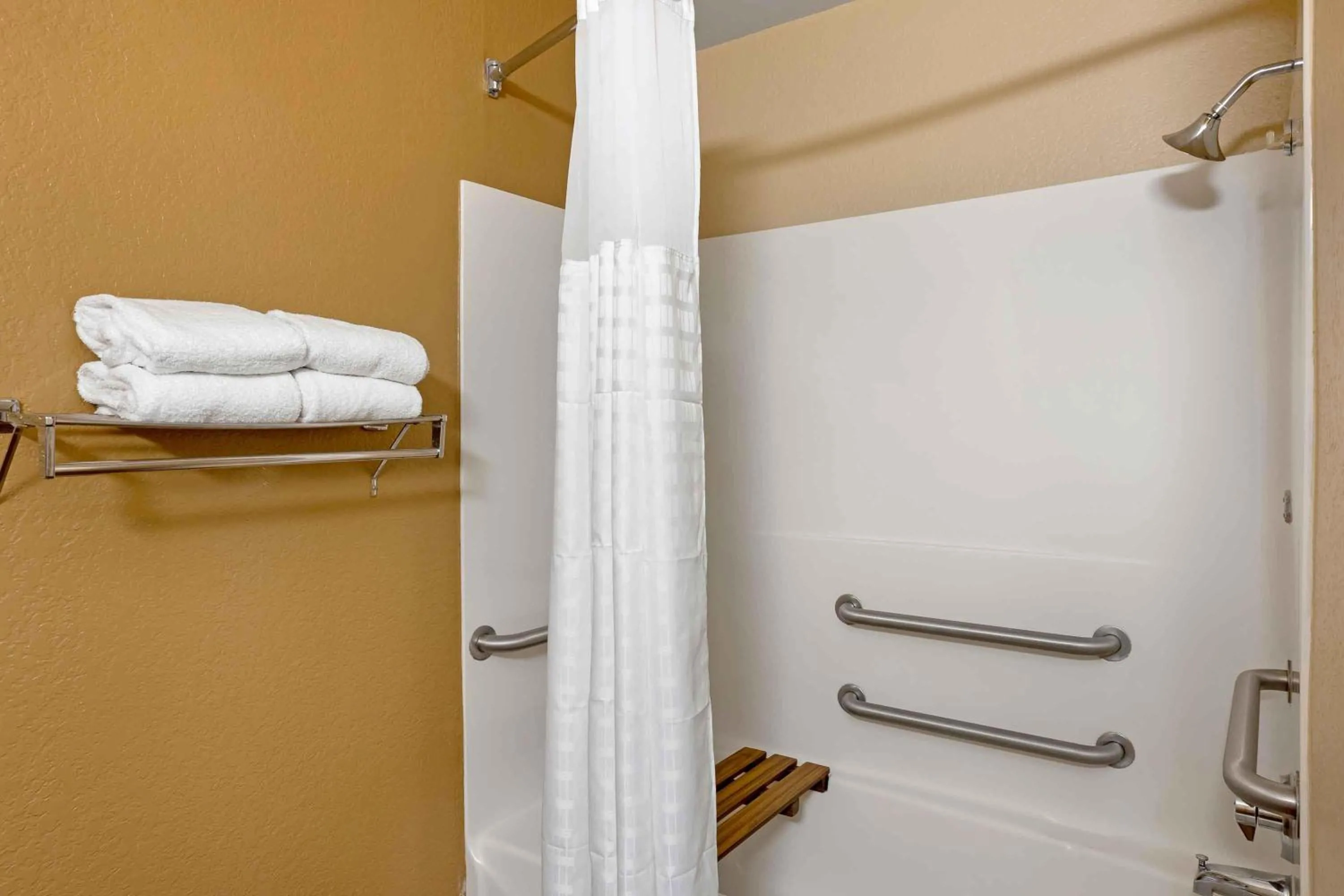 Bathroom in Extended Stay America Suites - Philadelphia - Mt Laurel - Crawford Place