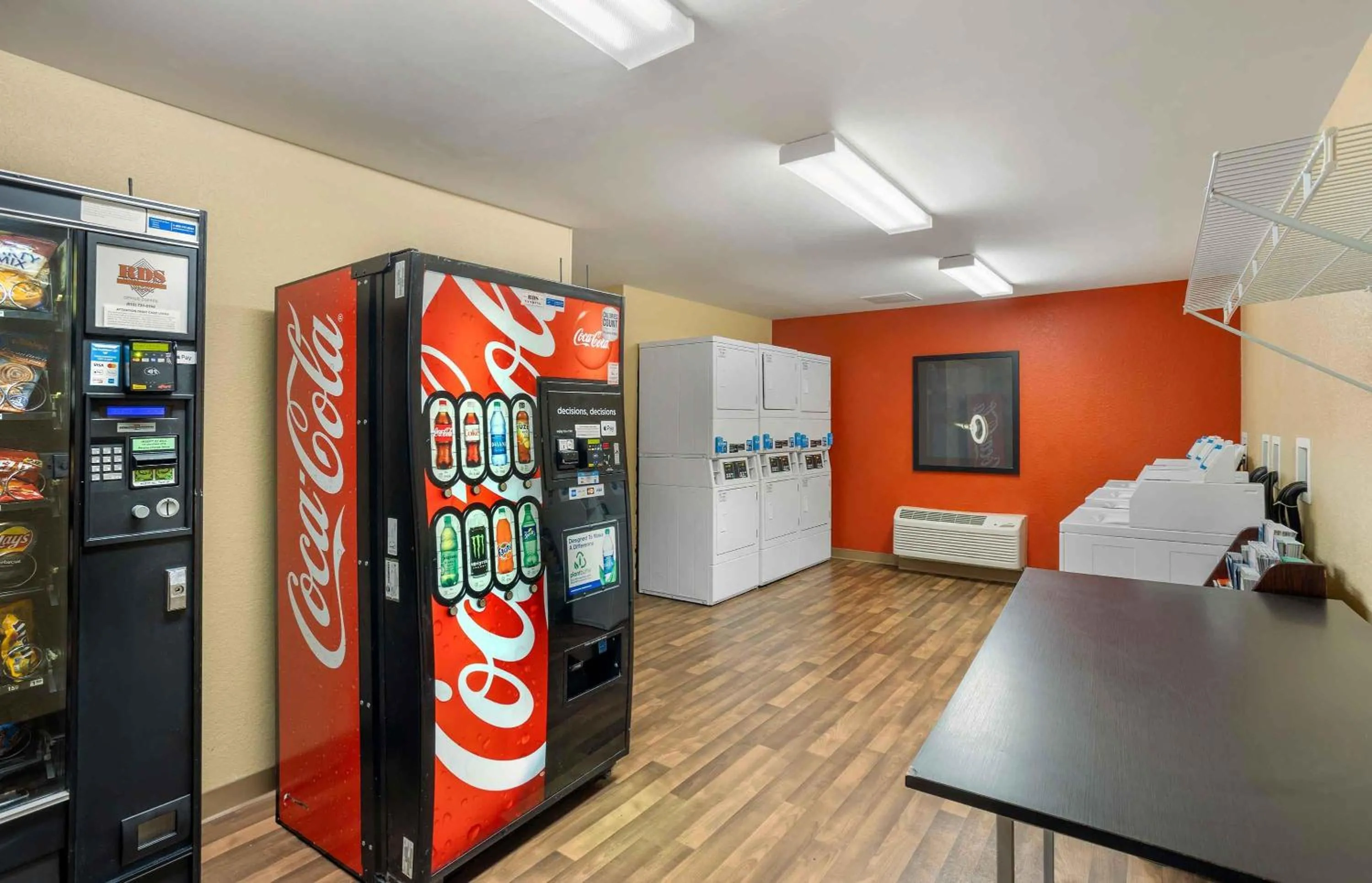 Property building in Extended Stay America Suites - Philadelphia - Mt Laurel - Crawford Place
