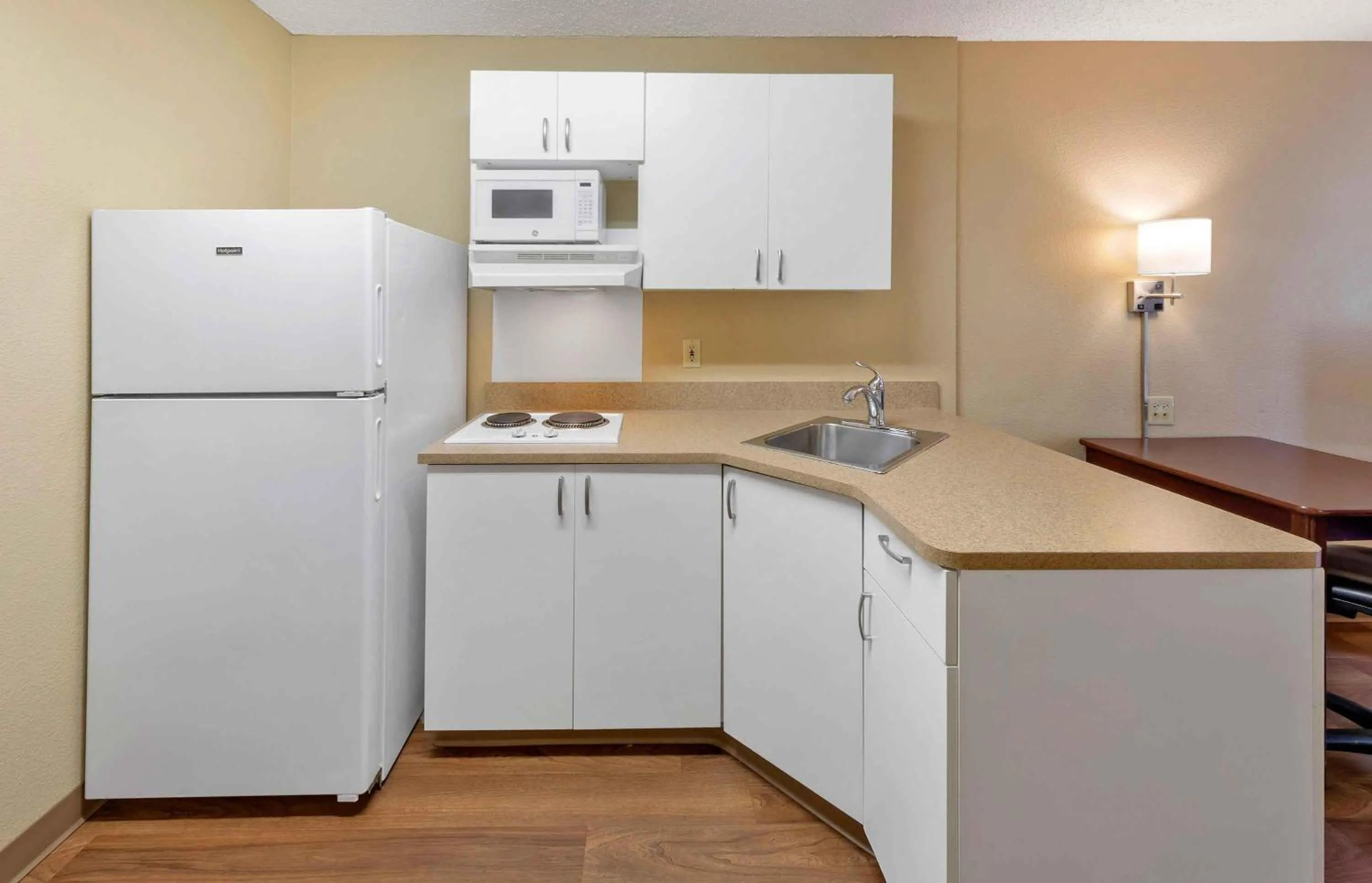 Kitchen or kitchenette in Extended Stay America Suites - Philadelphia - Mt Laurel - Crawford Place
