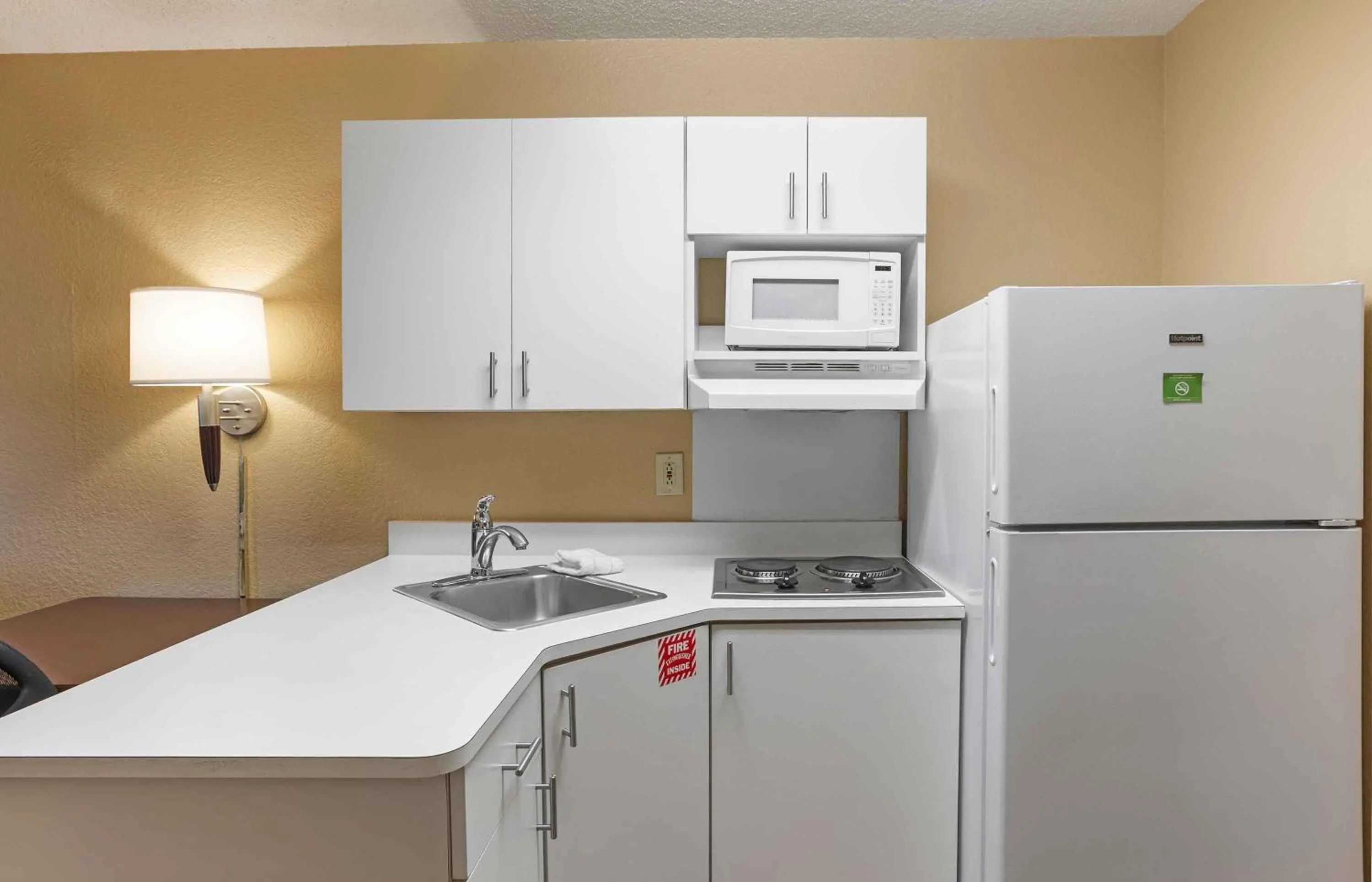 Kitchen or kitchenette in Extended Stay America Suites - Philadelphia - Mt Laurel - Crawford Place