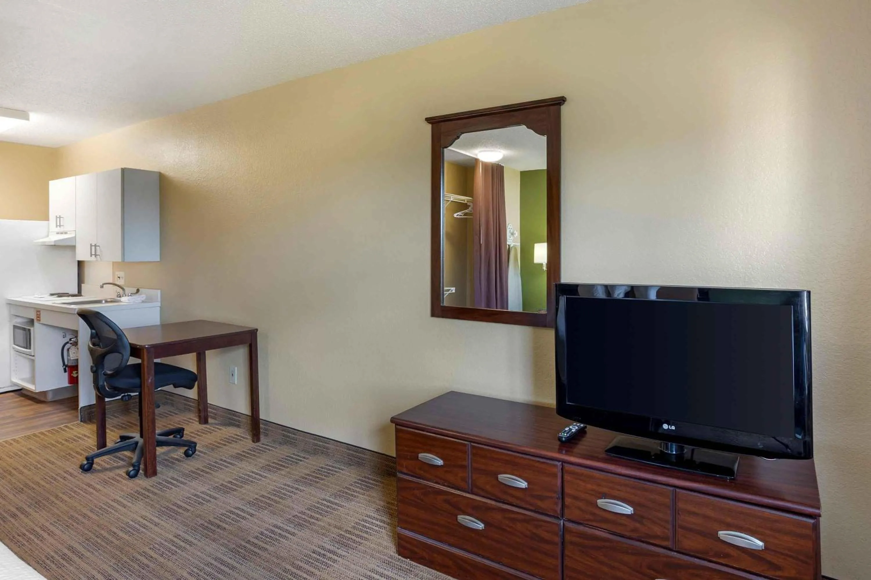 Bedroom in Extended Stay America Suites - Philadelphia - Mt Laurel - Crawford Place