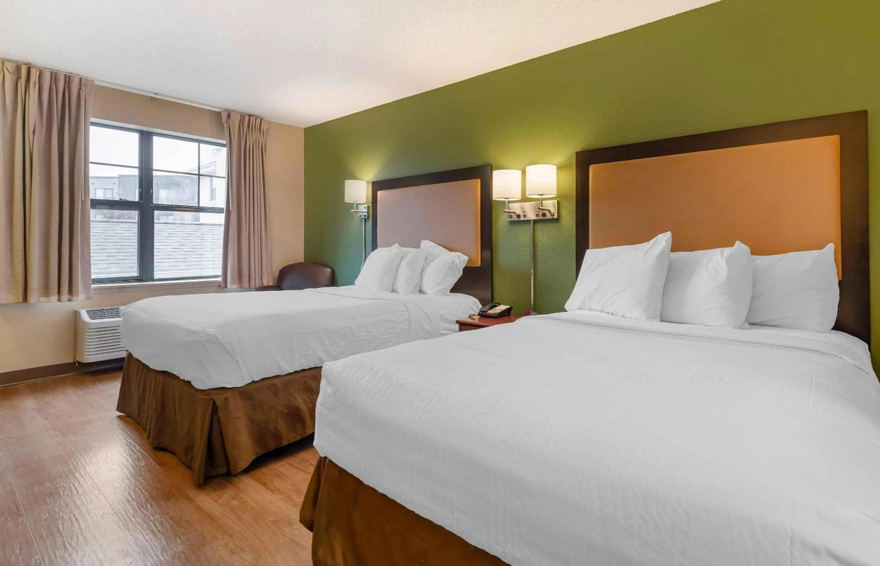 Bedroom, Bed in Extended Stay America Suites - Philadelphia - Mt Laurel - Crawford Place