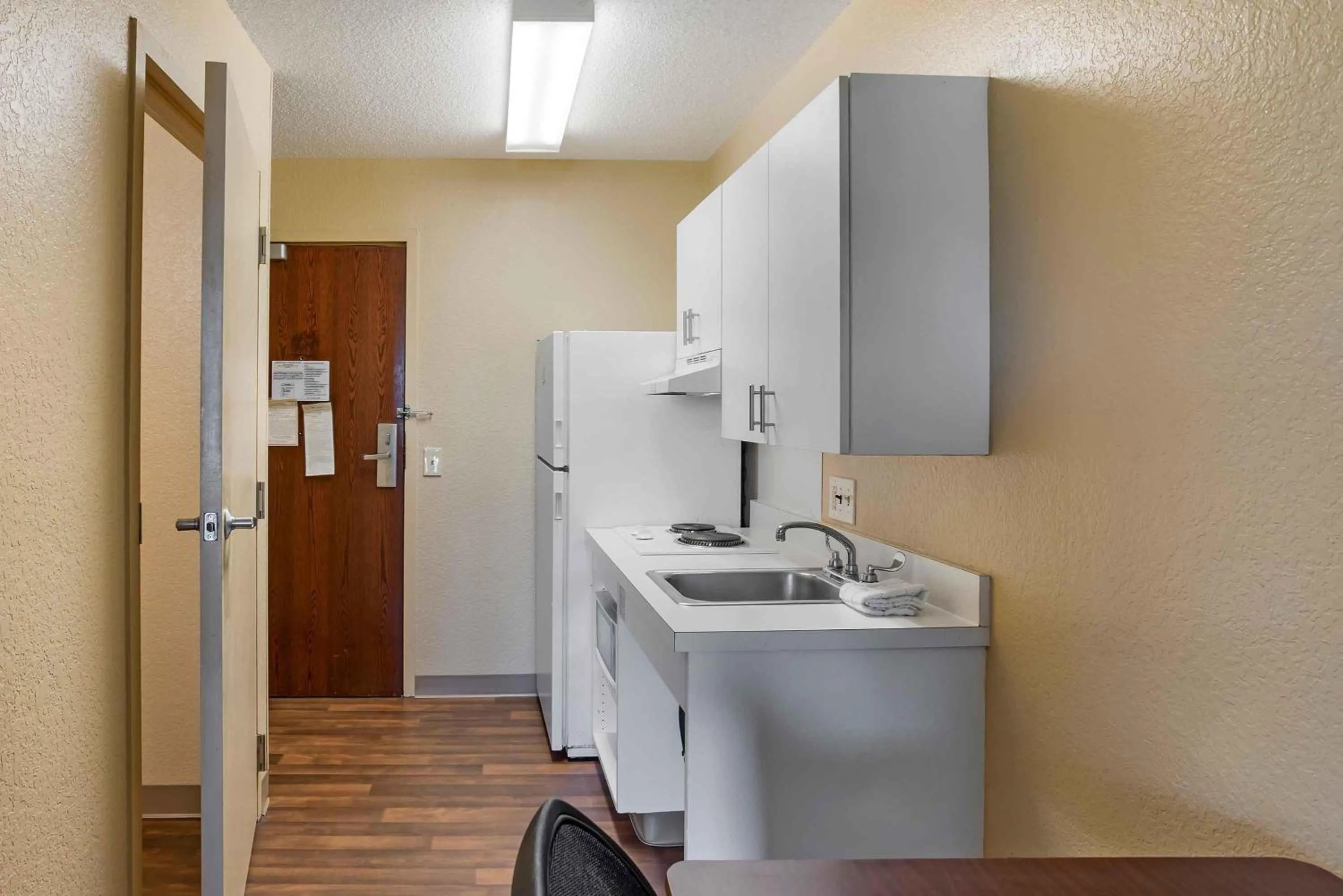 Kitchen or kitchenette in Extended Stay America Suites - Philadelphia - Mt Laurel - Crawford Place
