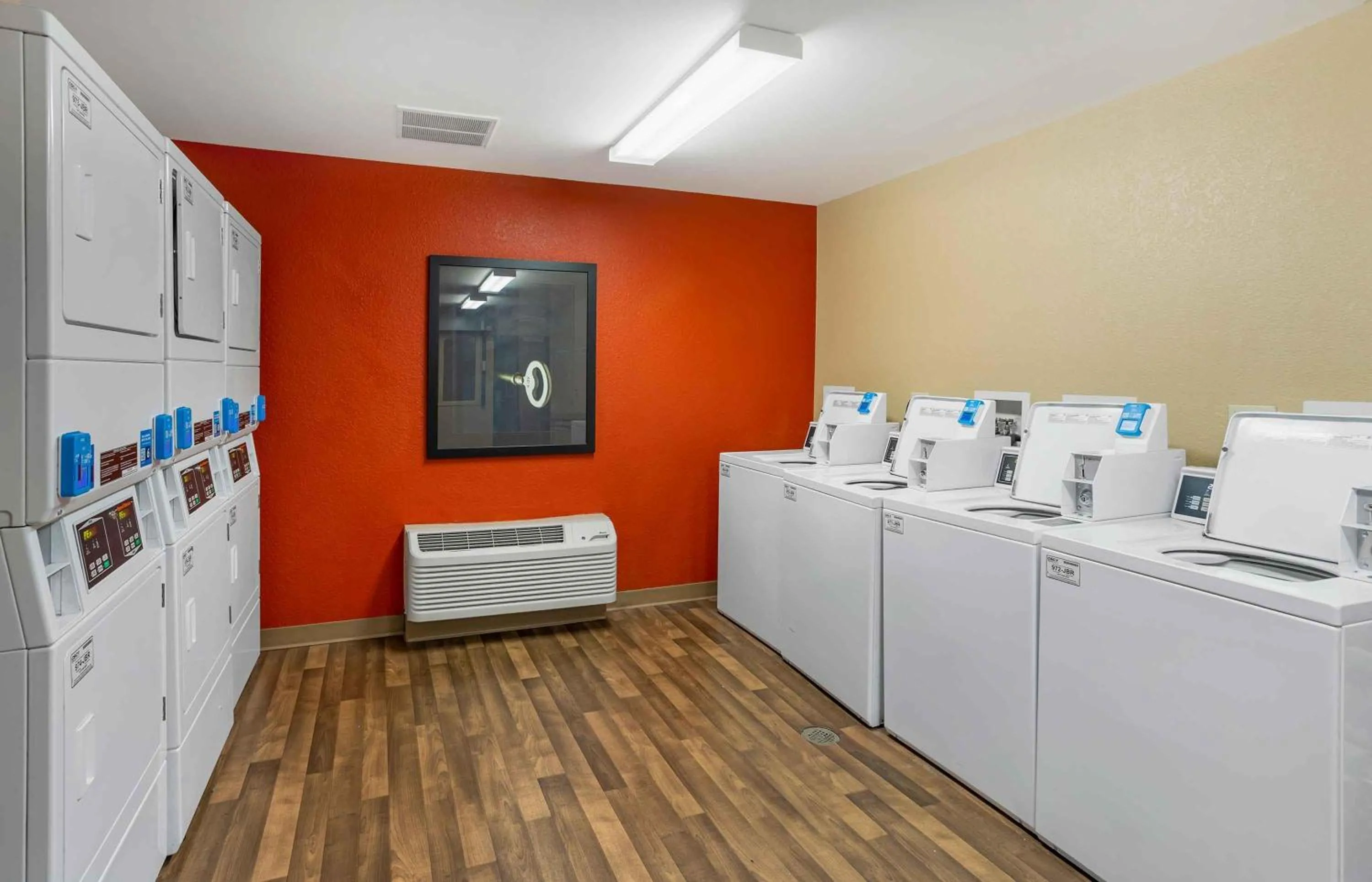 Property building in Extended Stay America Suites - Philadelphia - Mt Laurel - Crawford Place