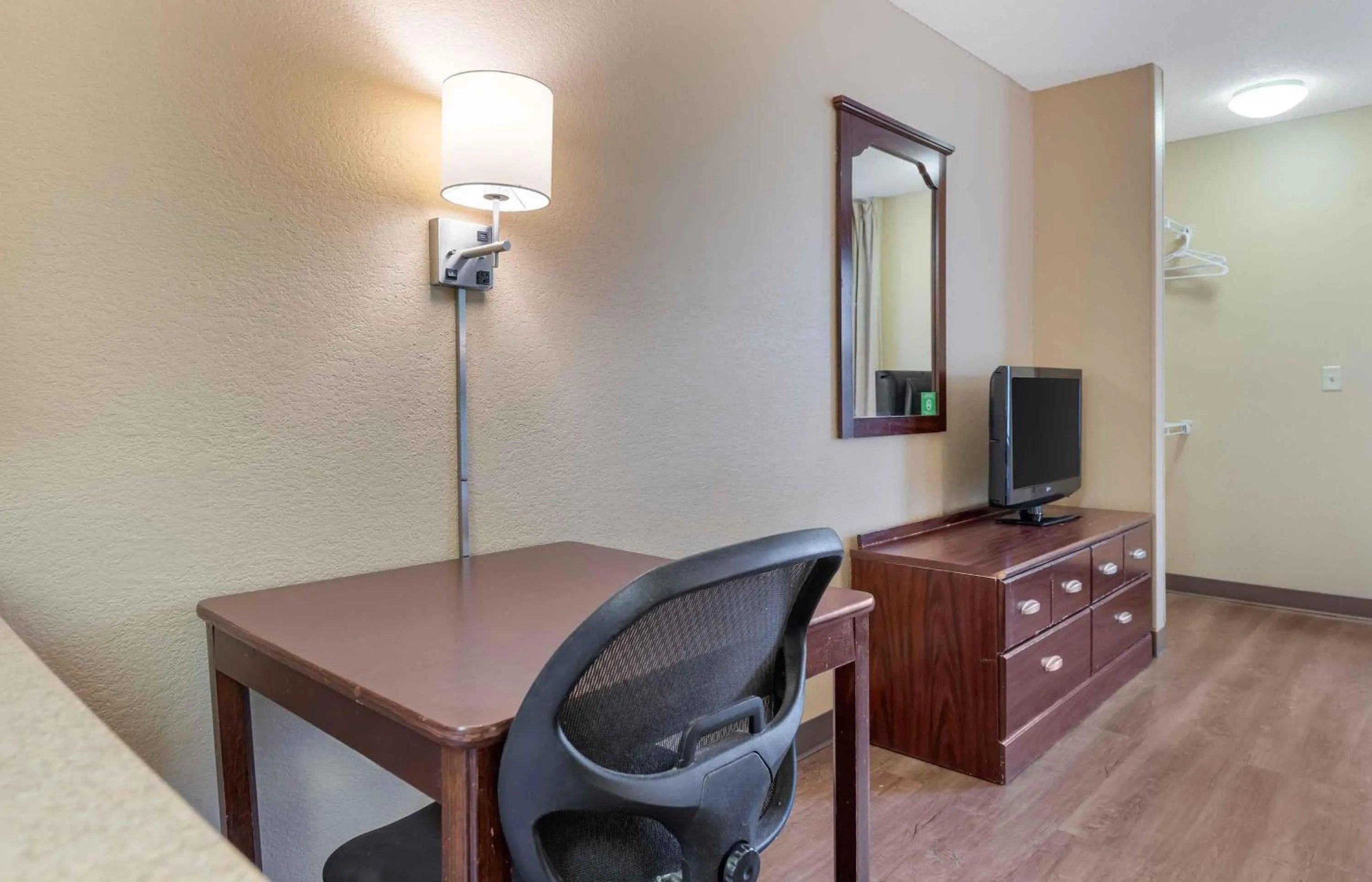 Bedroom in Extended Stay America Suites - Philadelphia - Mt Laurel - Crawford Place